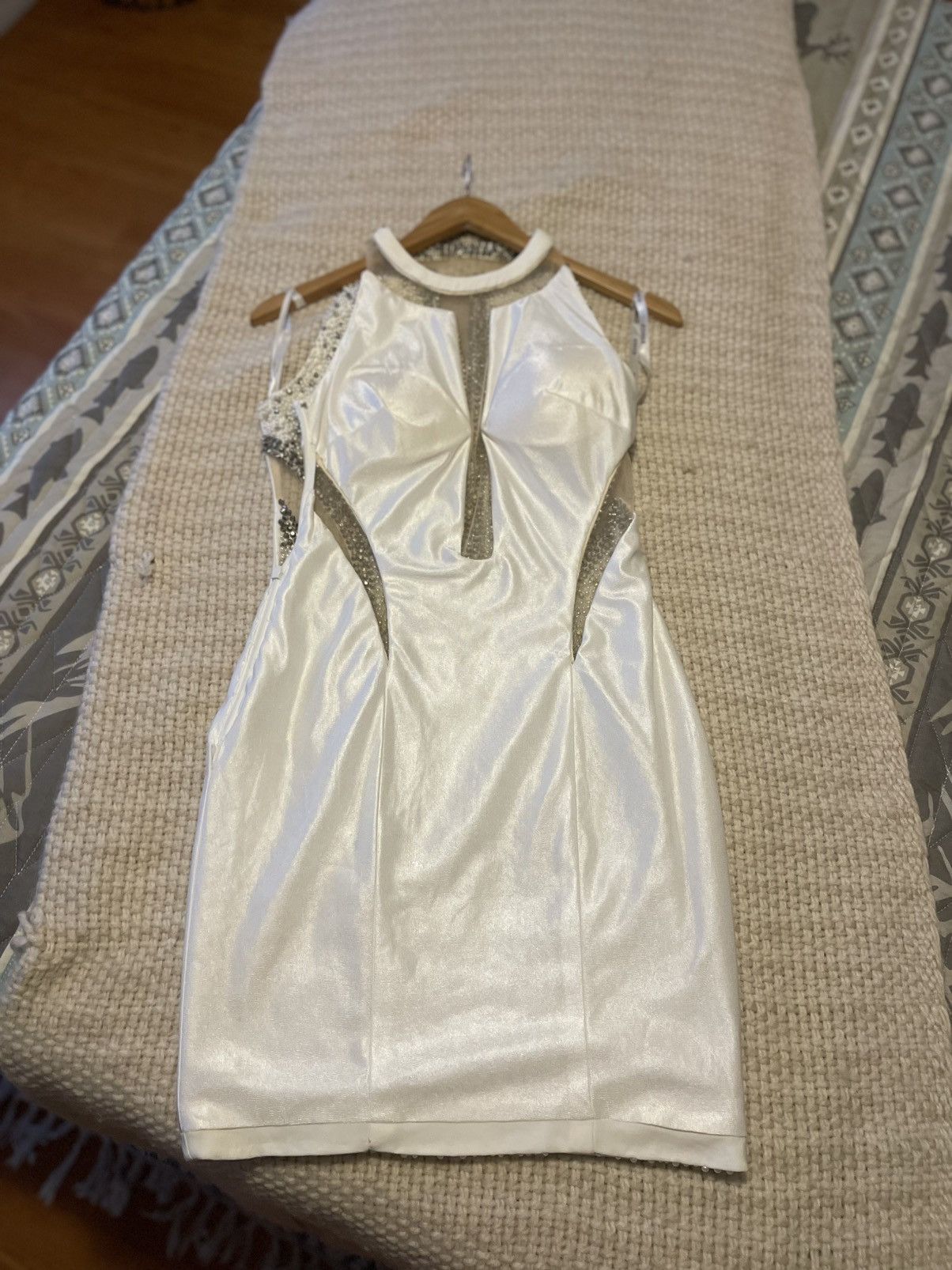 Other Jovani Ivory Beaded Halter Mini Dress with Silver Accents Size XS / US 0-2 / IT 36-38 - 6 Thumbnail