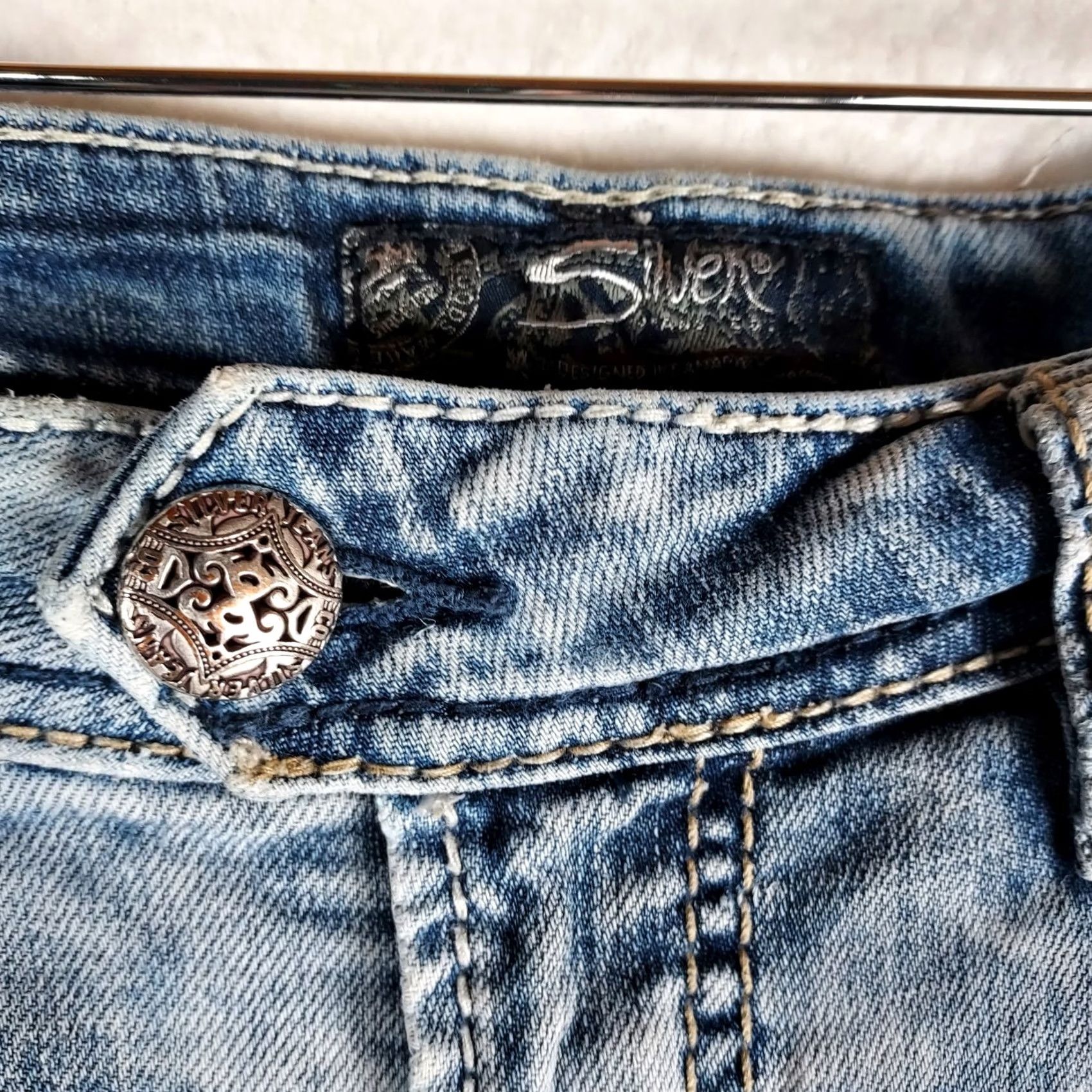 Silver Jeans Co. Silver Jeans Co Women’s Tuesday Low Boot Stretch Denim Jeans Light Wash 29 Blue Bootscut Regular Pocket 5-Pocket Zippered Jeans Mens? Womens Size 29" - 6 Thumbnail