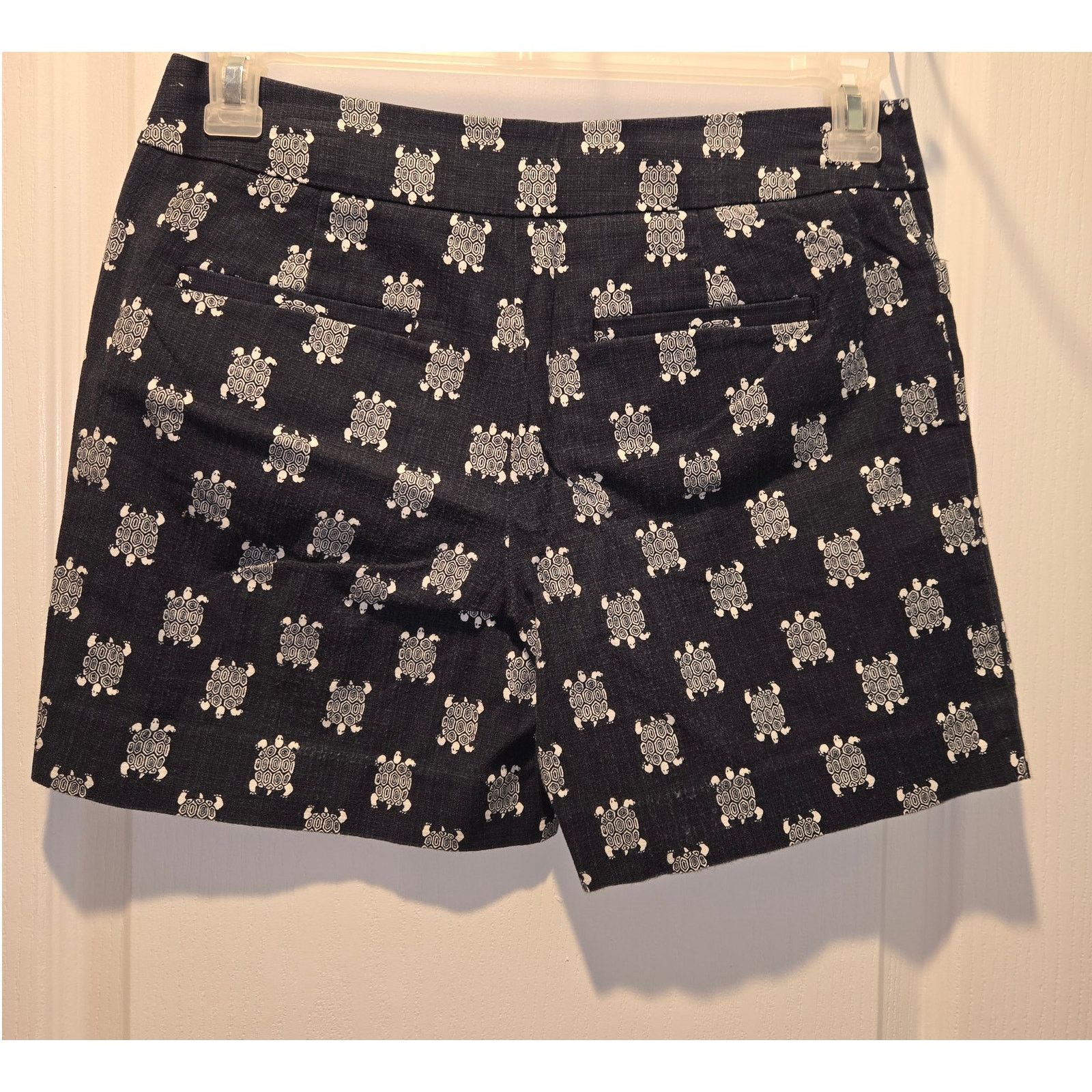 Loft Ann Taylor Loft turtle print The Riveria Short sz 2 Size 26" / US 2 / IT 38 - 2 Thumbnail