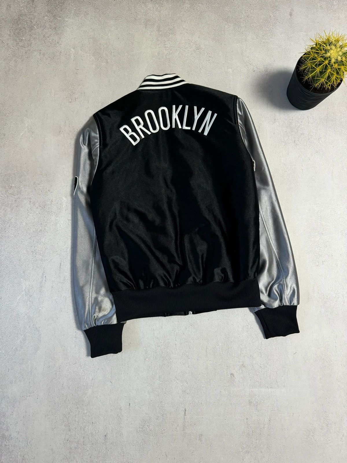Adidas × Vintage Vintage Adidas Bomber Jacket Brooklyn Nets NBA Y2K 90s Size M / US 6-8 / IT 42-44 - 7 Thumbnail