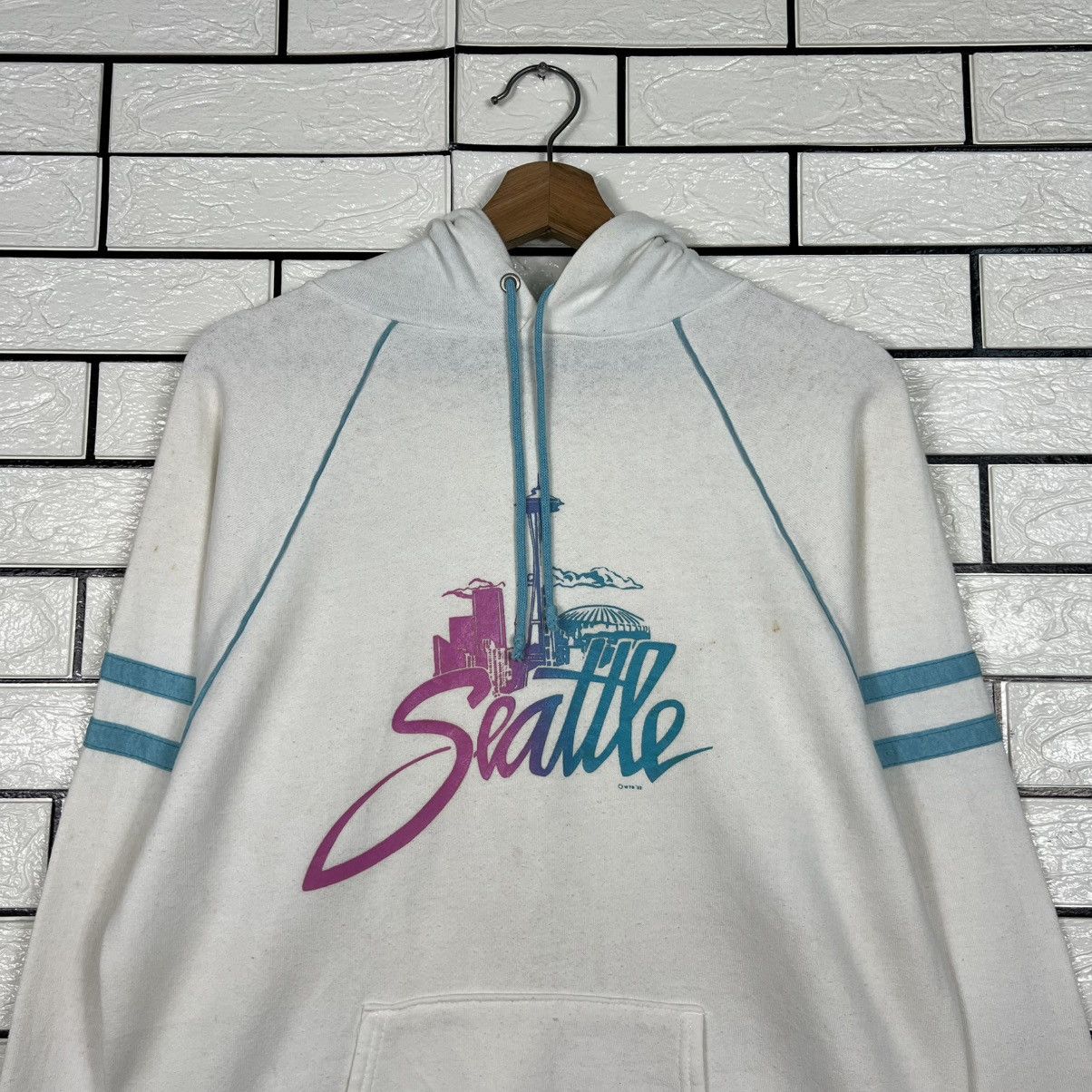 Vintage 1982 SEATTLE Future City Graphic Pullover Hoodies #3987-C181 Size US L / EU 52-54 / 3 - 11 Thumbnail