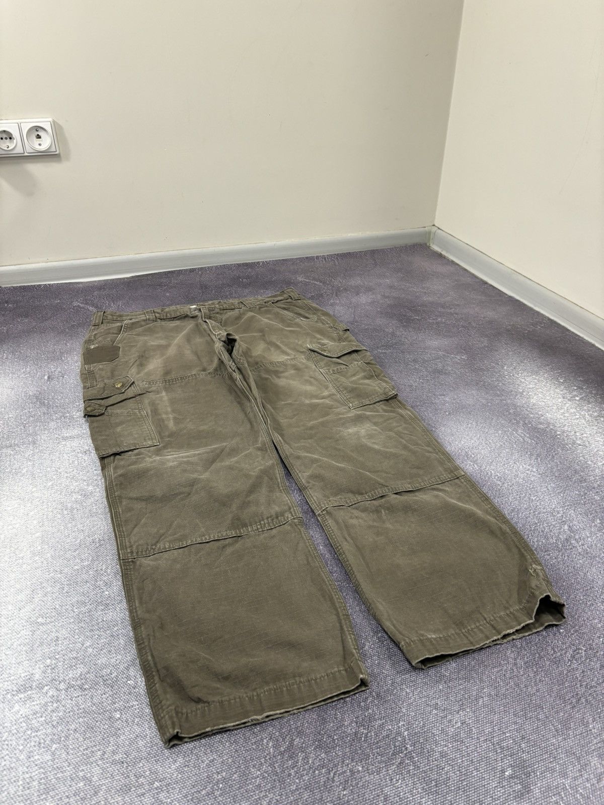 Carhartt Vintage Carhartt Y2K Khaki Workwear Hype Baggy Cargo Pants Size US 40 / EU 56 - 12 Thumbnail