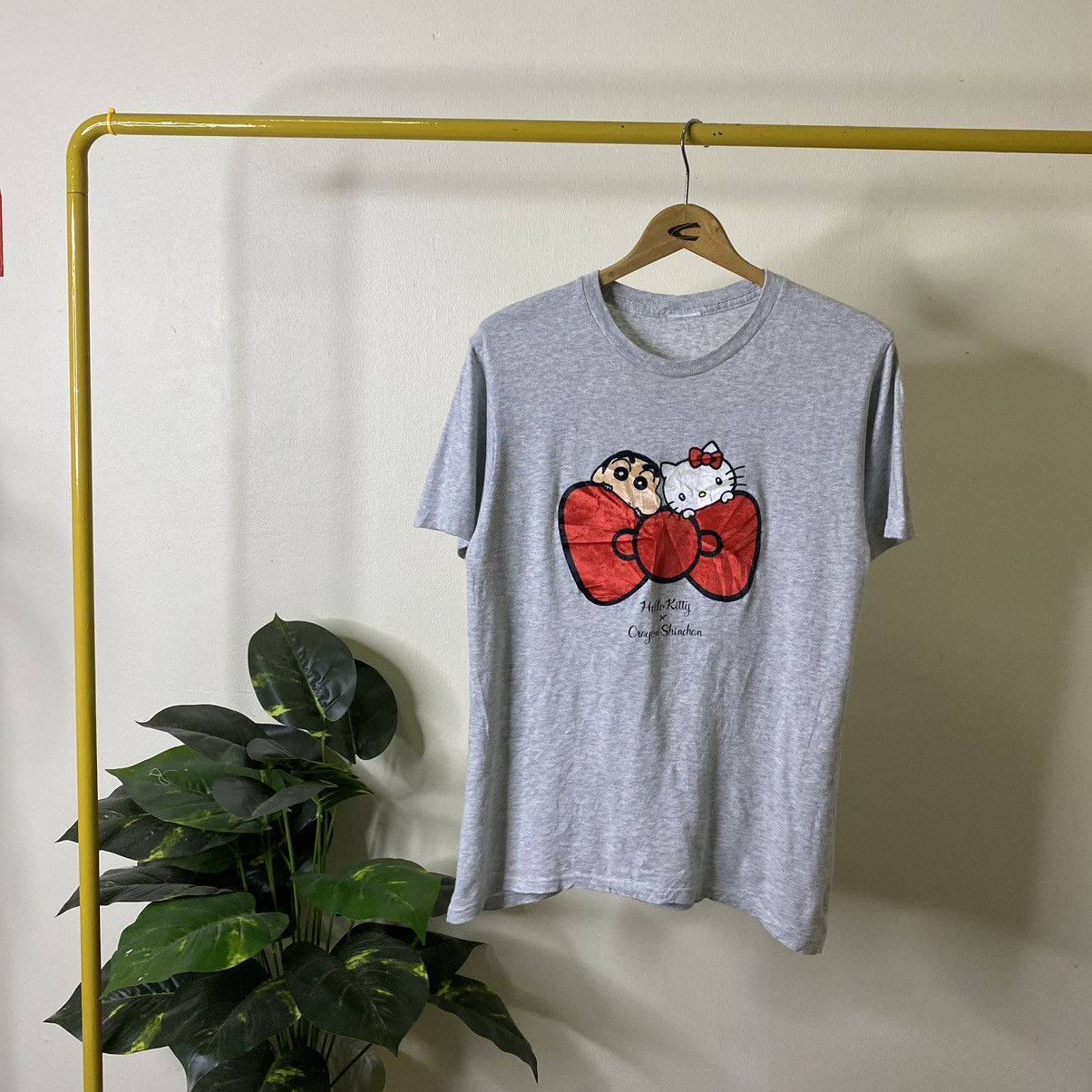 Anime × Japanese Brand × Vintage Vintage Y2K Hello Kitty x Crayon Shin Chan Collaboration Tee Size US S / EU 44-46 / 1 - 1 Thumbnail