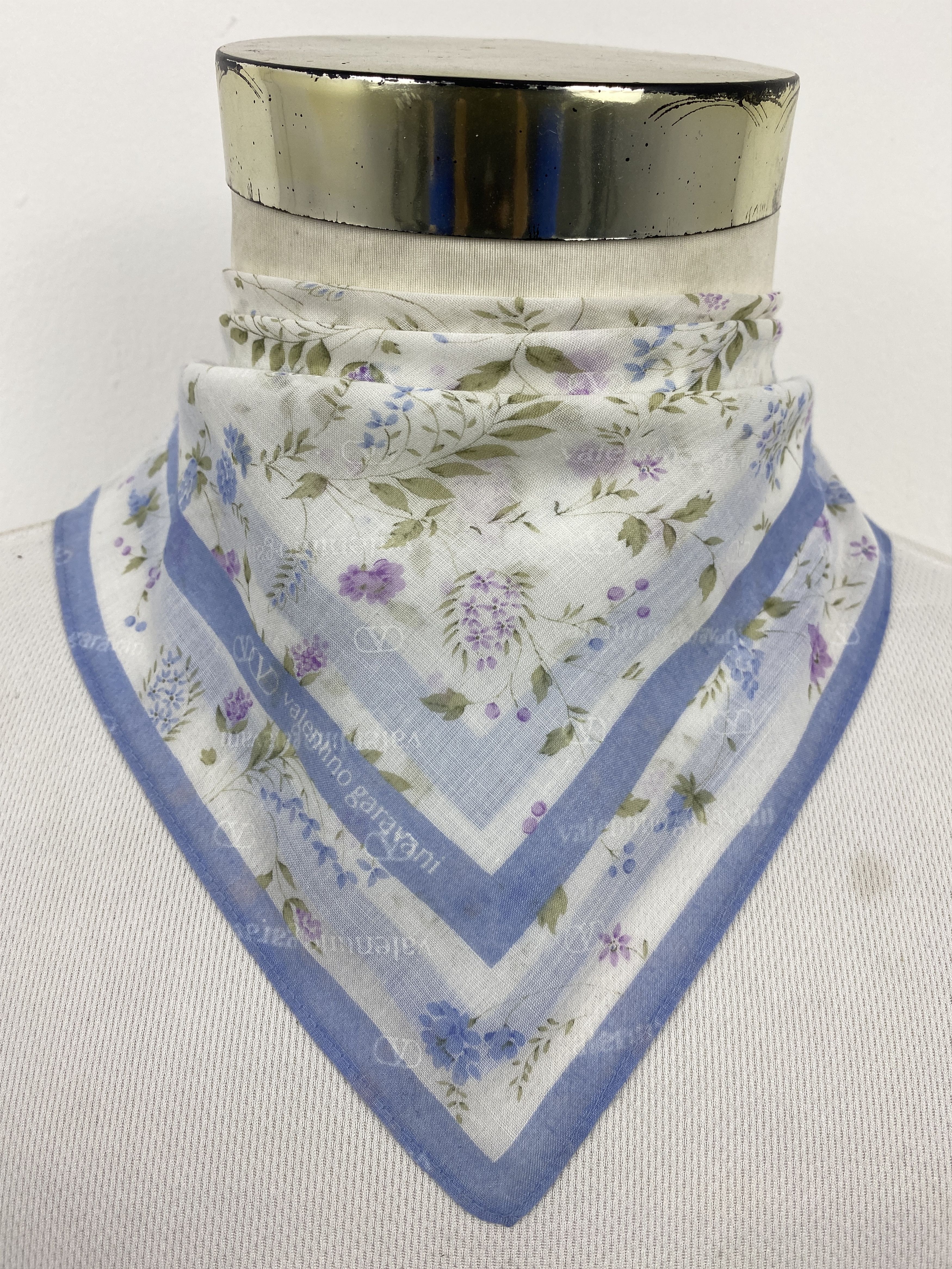 Valentino Valentino Garavani Handkerchief / Neckerchief KT0273 Size ONE SIZE - 1 Thumbnail
