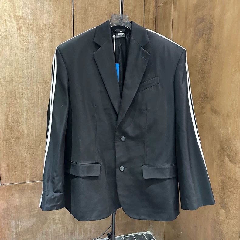 Balenciaga Balenciaga Adidas joint show striped shoulder pad suit jac Size US XXS / EU 40 - 1 Thumbnail