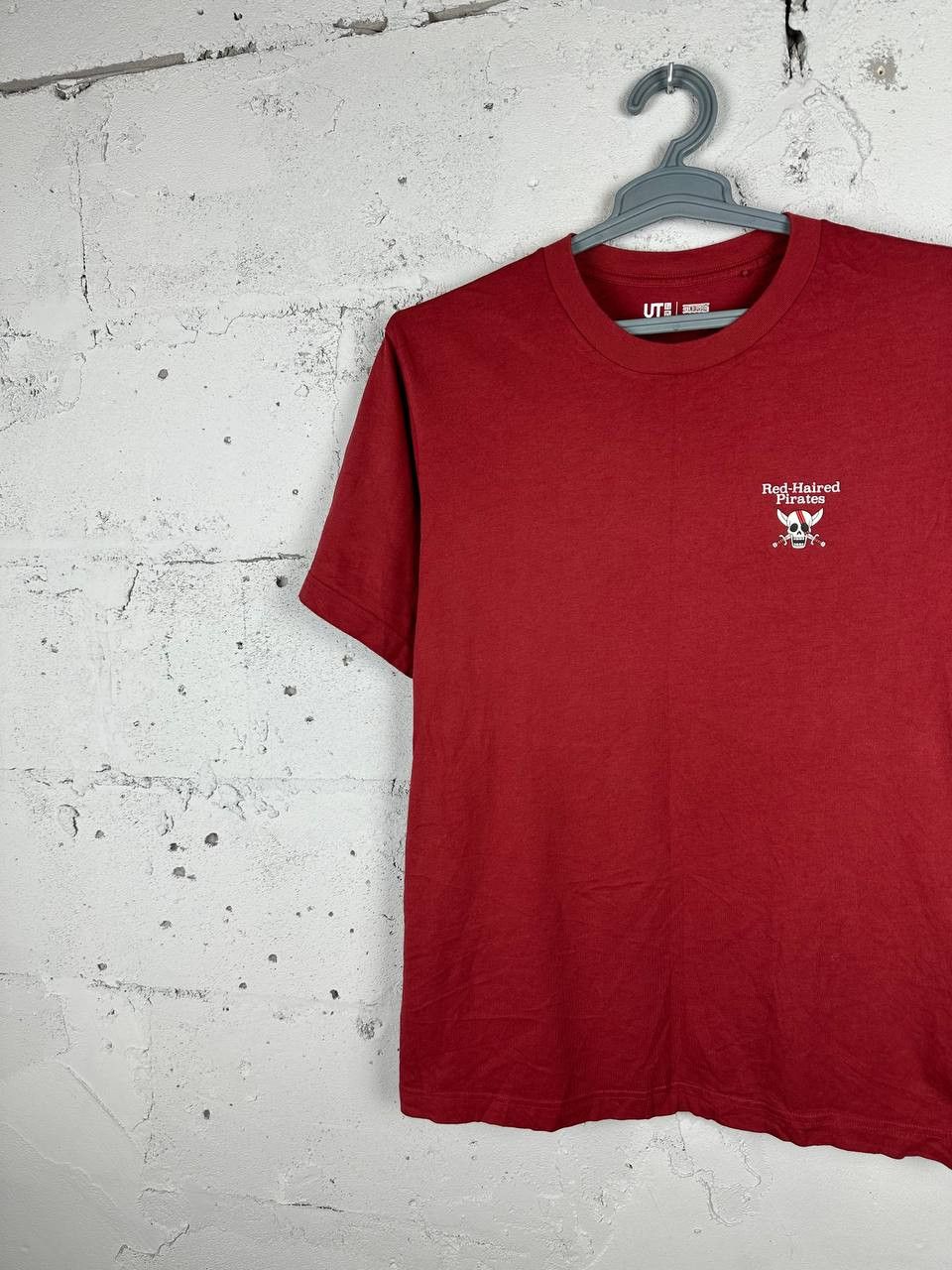 One Piece × Uniqlo Red Haired Pirates One Piece Uniqlo T Shirt Size US S / EU 44-46 / 1 - 3 Thumbnail
