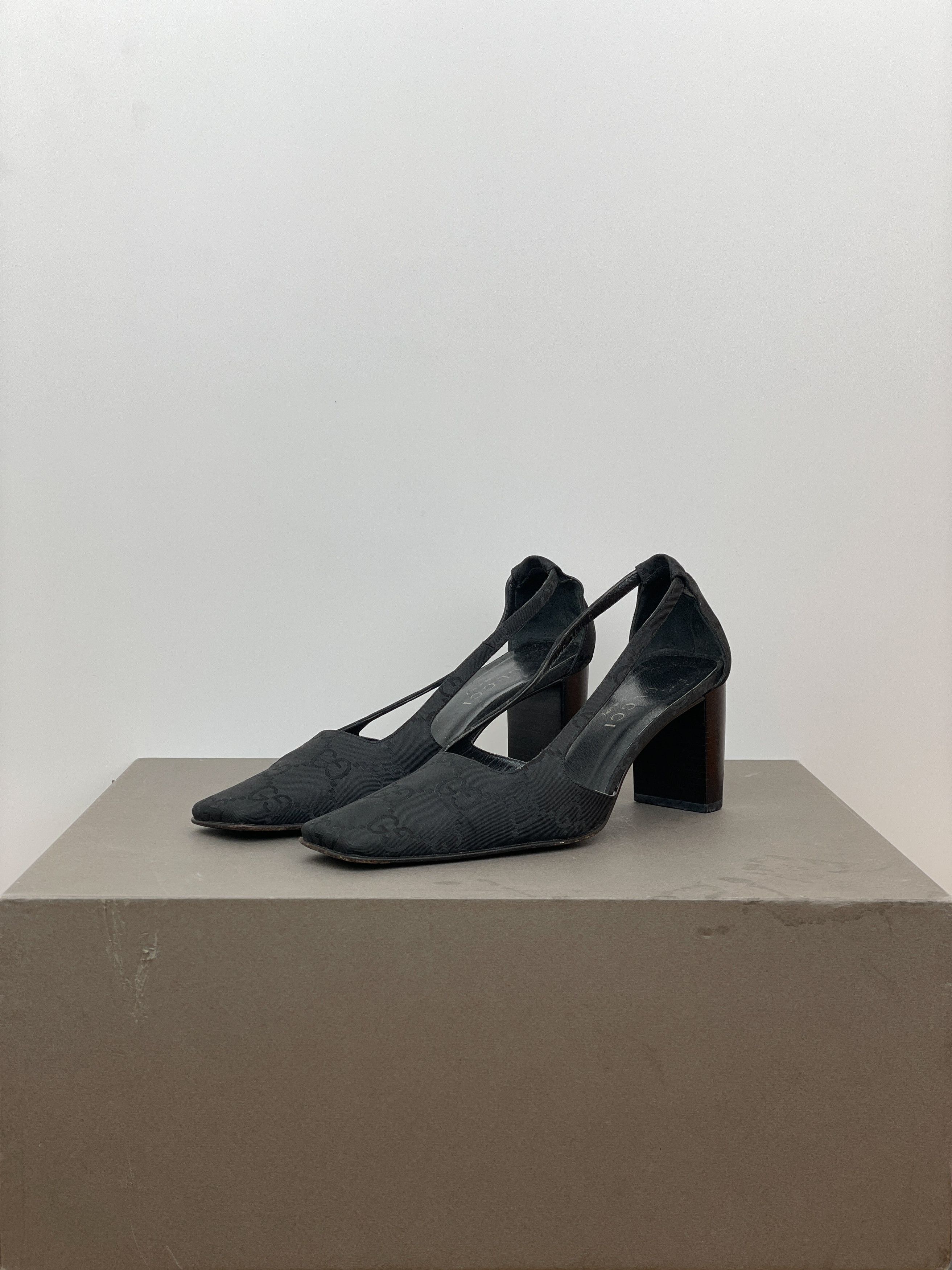 Gucci by Tom Ford SS98 Square Toe Monogram Slingback Pump Heels Size US 5.5 / IT 35.5 - 1 Thumbnail