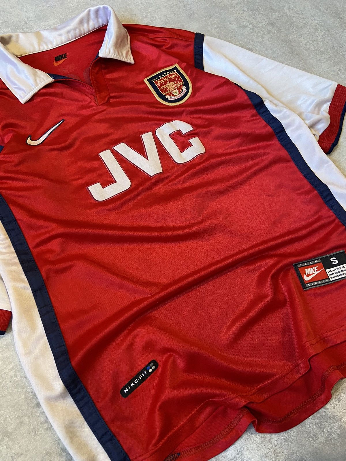 Vintage Nike Arsenal JVC 98/99 Home Vintage Soccer Jersey Made in UK Size US S / EU 44-46 / 1 - 3 Thumbnail