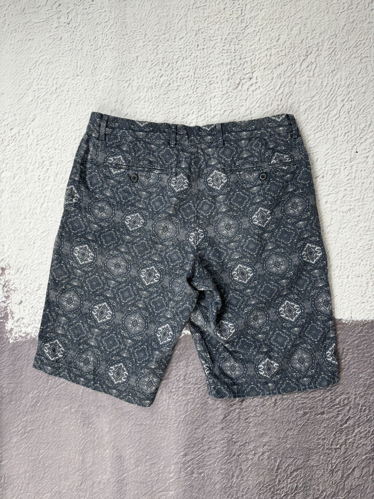 Uniqlo Uniqlo grey geometric abstract paisley pattern linen shorts Size US 32 / EU 48 - 8 Thumbnail