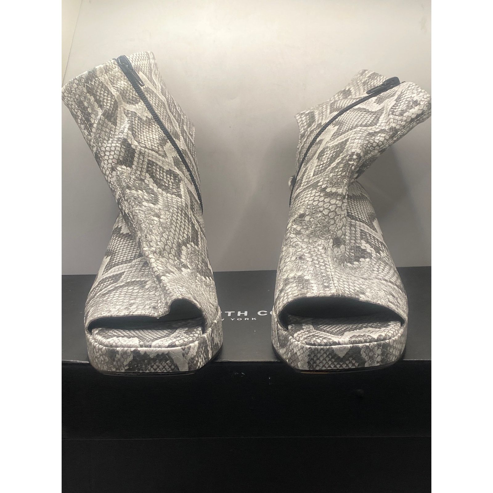 Katie Eary KATY PERRY The Surprise Shootie Size 9.5M Size US 9.5 / IT 39.5 - 2 Thumbnail