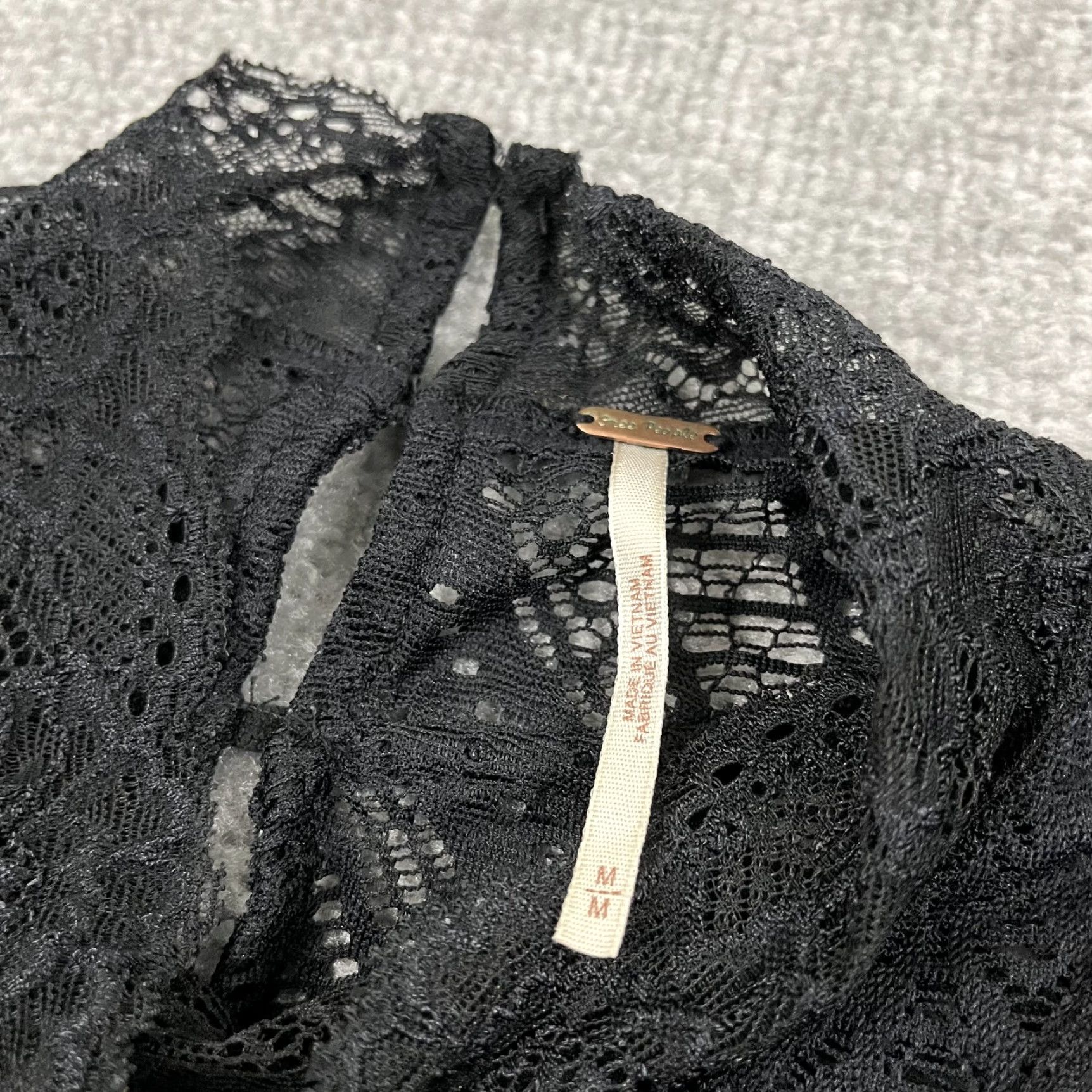 Free People Free People Blouse Black Lace Womens M Mock Neck 3/4 Sleeve Sheer Regular Fit Vintage No N/A? (Oops) Size M / US 6-8 / IT 42-44 - 2 Thumbnail