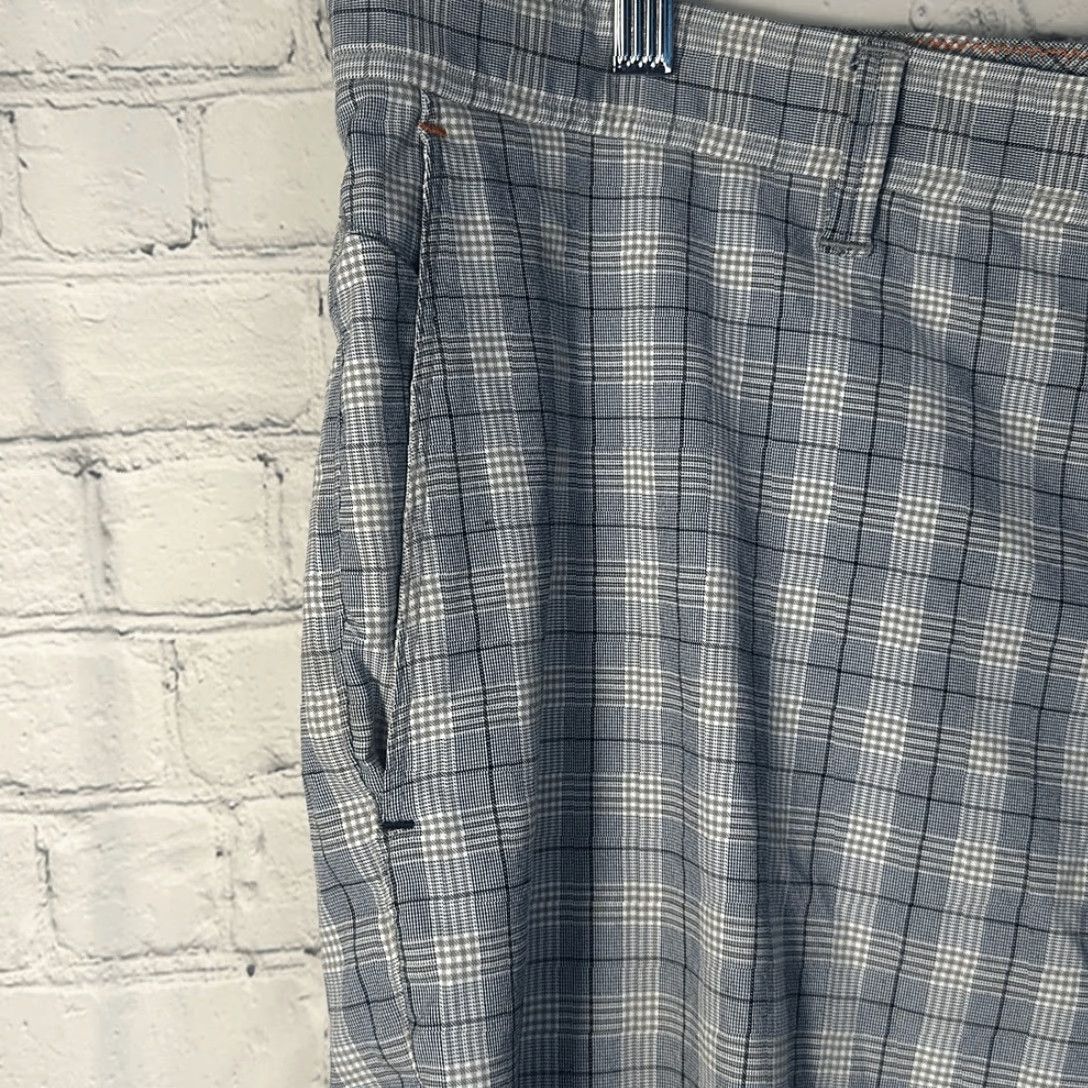 Tommy Bahama Tommy Bahama Paradise Tech Nylon Plaid Shorts size 38 Men Multicolor Cargo Short Size US 38 / EU 54 - 2 Thumbnail