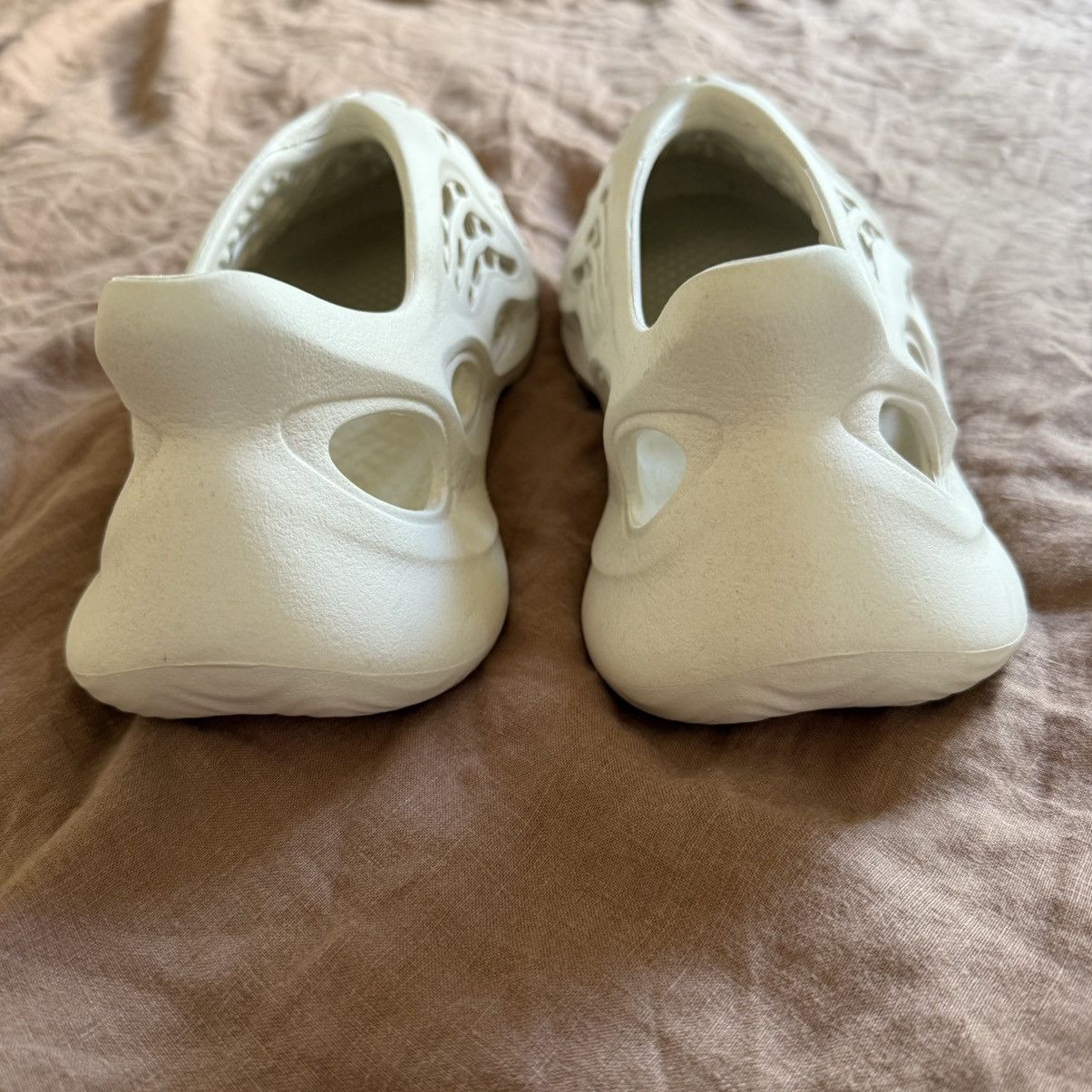 Adidas × Kanye West Yeezy Foam Runner Sand Size US 11 / EU 44 - 5 Thumbnail