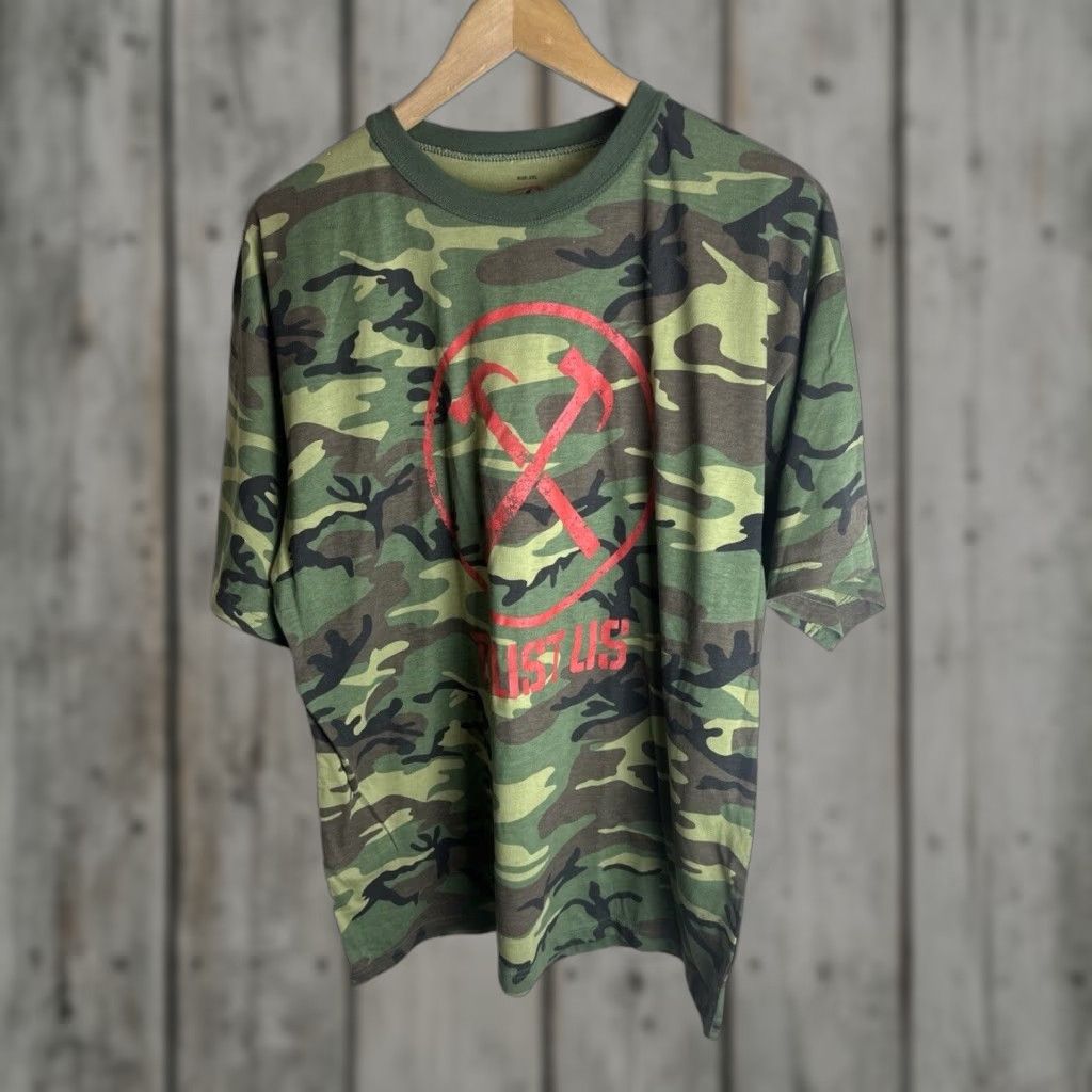 VINTAGE Pink Floyd Roger Waters 2012 The Wall Live Tour Camo T-Shirt Mens 2XL Camouflage Short Sleeve