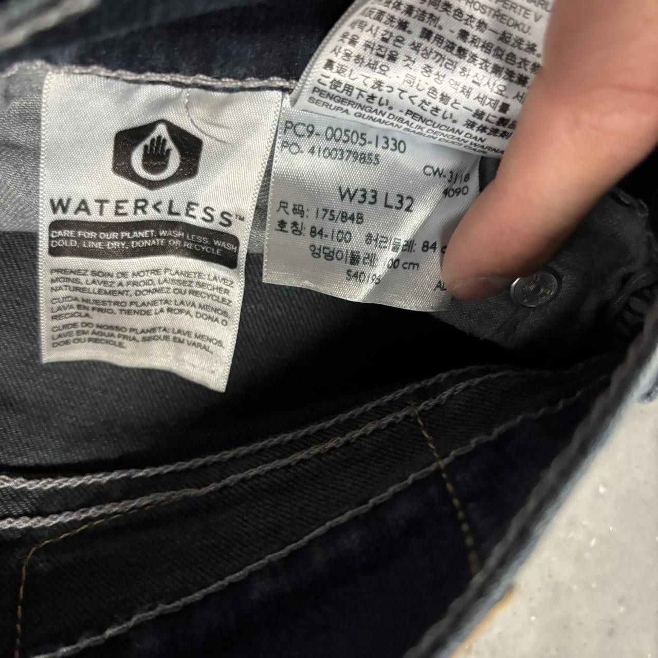 Levi's × Vintage Crazy Vintage Y2K/2000s Grunge Dark Wash Levi’s Denim Jeans! Size US 33 - 8 Thumbnail