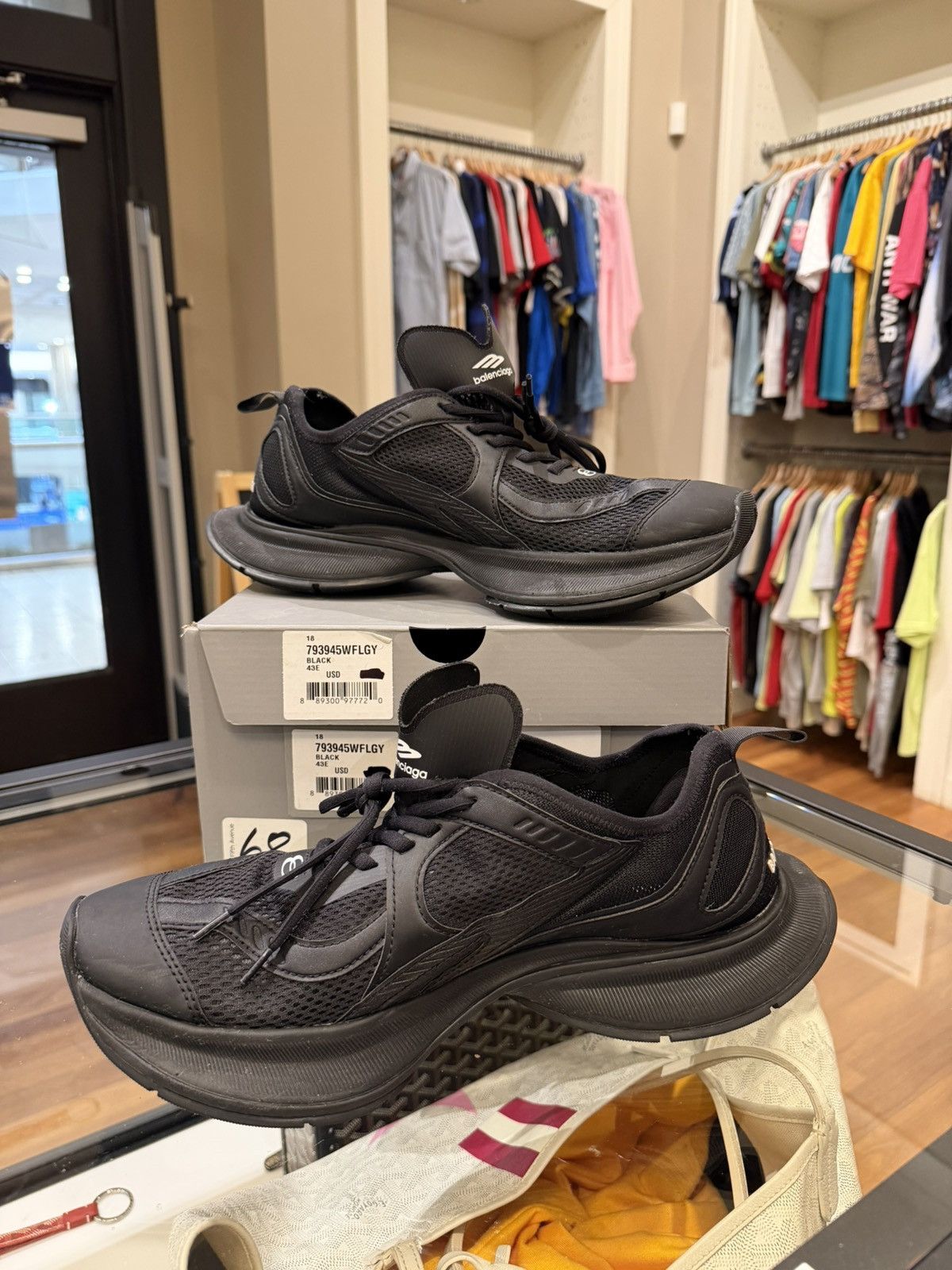 Balenciaga Balenciaga Circuit Low Top Sneaker -Black Size US 10 / EU 43 - 2 Thumbnail