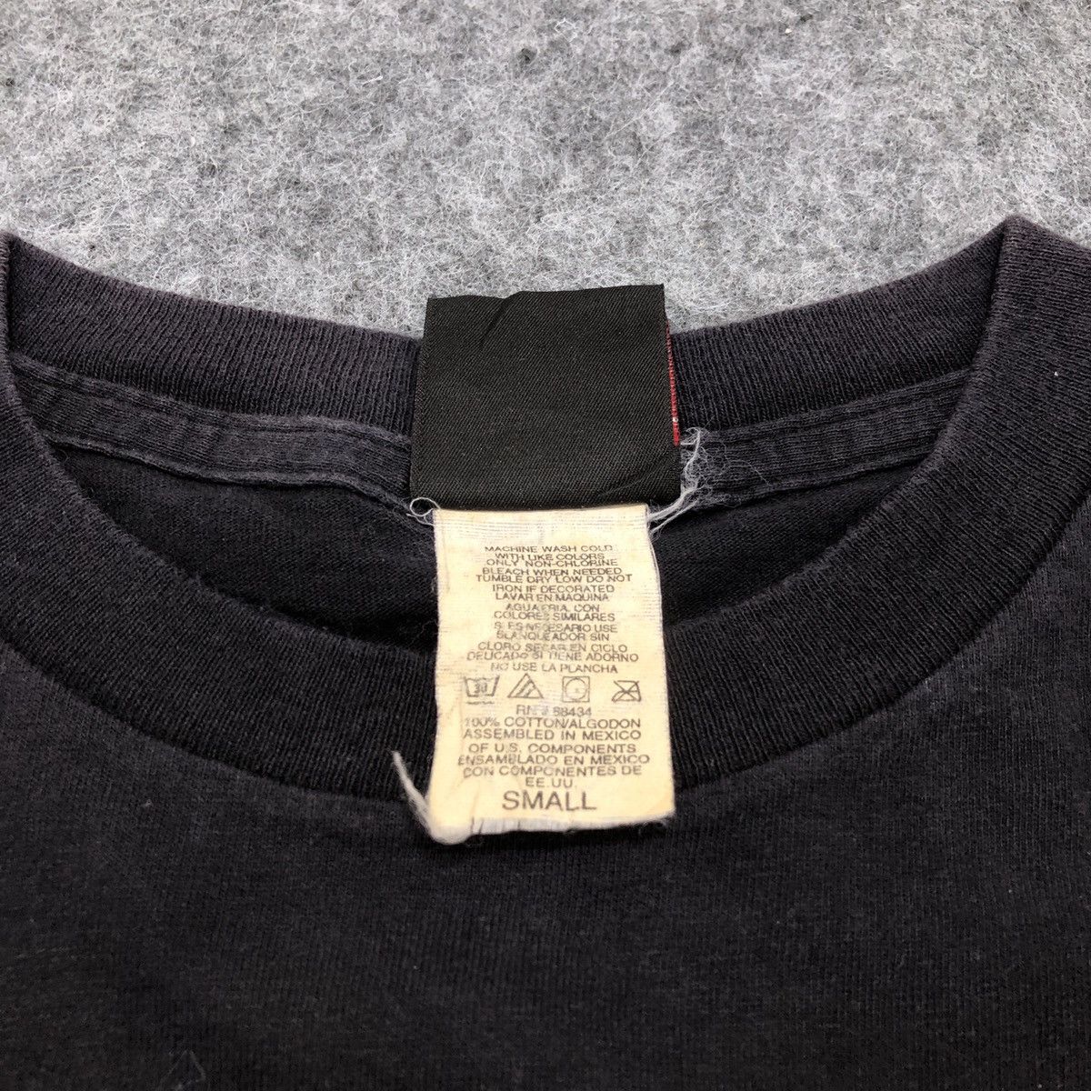 Vintage Vintage Rage Against the Machine Guerrilla Radio T-Shirt Size US S / EU 44-46 / 1 - 6 Thumbnail