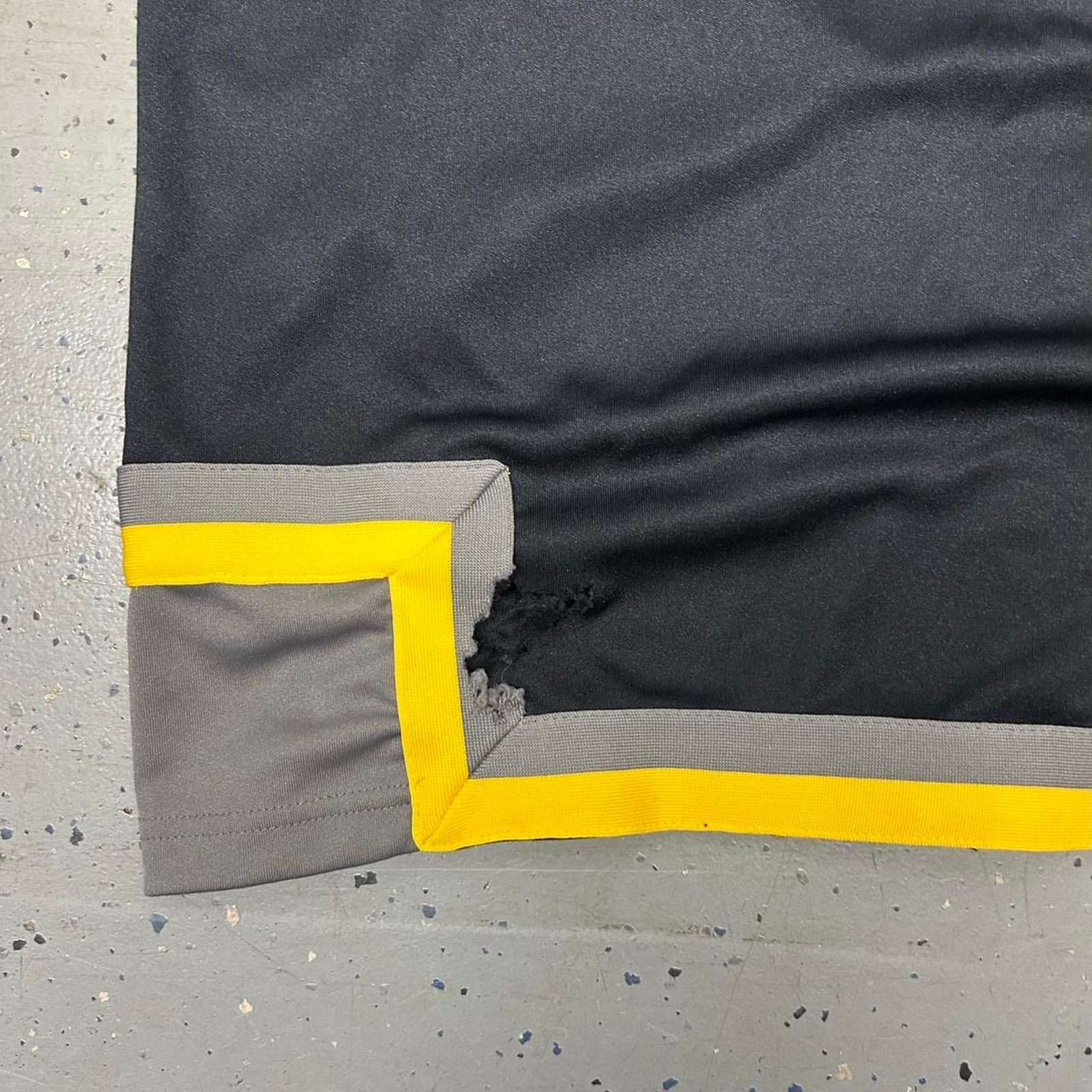 Other Black and yellow y2k jersey Size US XL / EU 56 / 4 - 8 Thumbnail