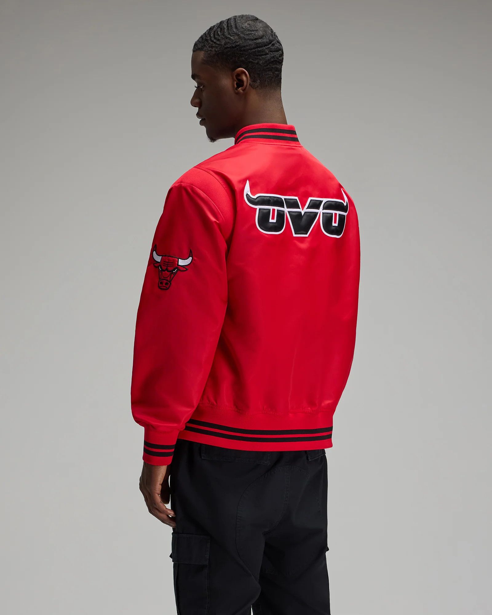 Drake OVO x NBA x CHICAGO BULLS SATIN VARSITY JACKET Size US XXL / EU 58 / 5 - 15 Thumbnail