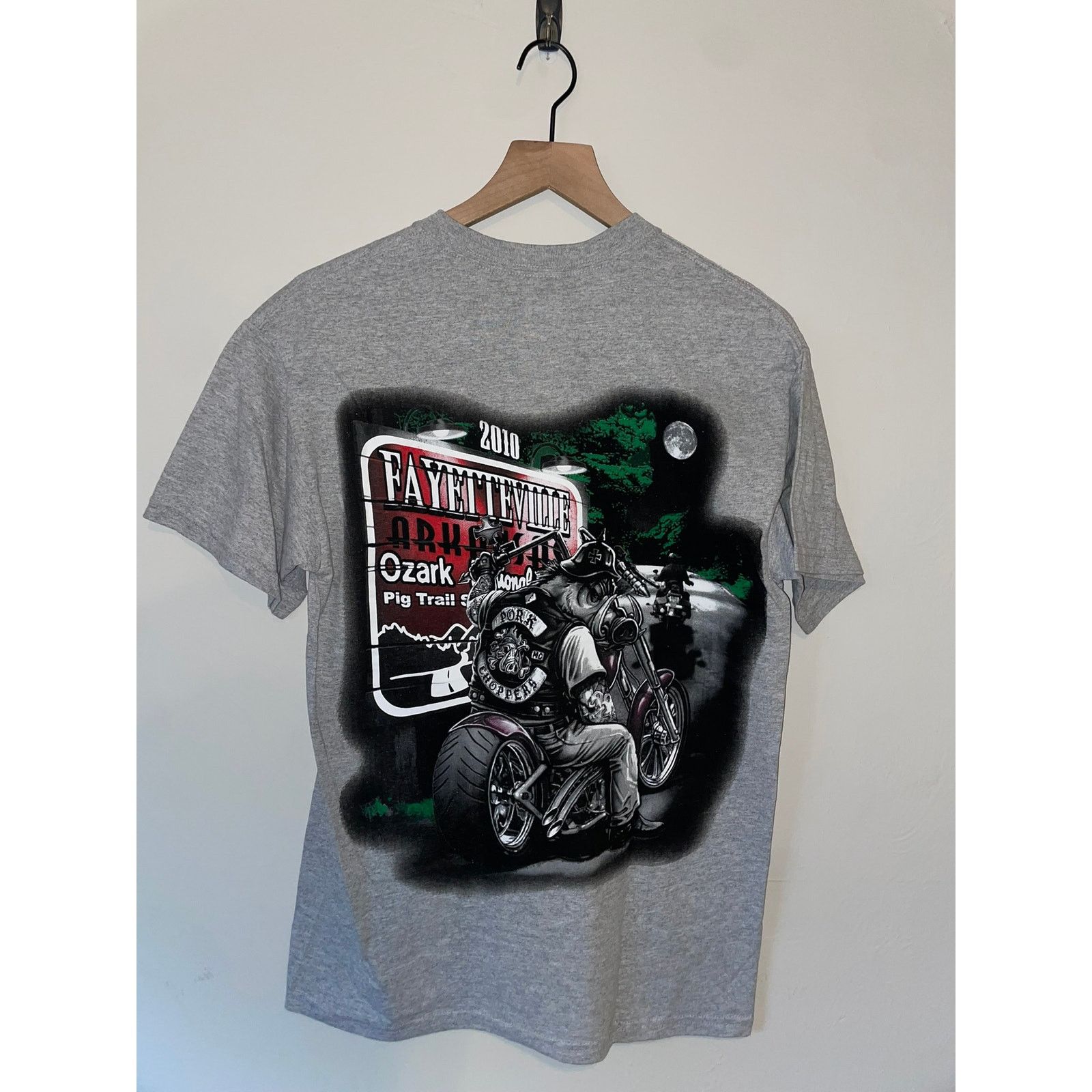Gildan Fayetteville Biker Shirt Arkansas Ozark Pig Bike Tee 2010 M Size US M / EU 48-50 / 2 - 1 Thumbnail