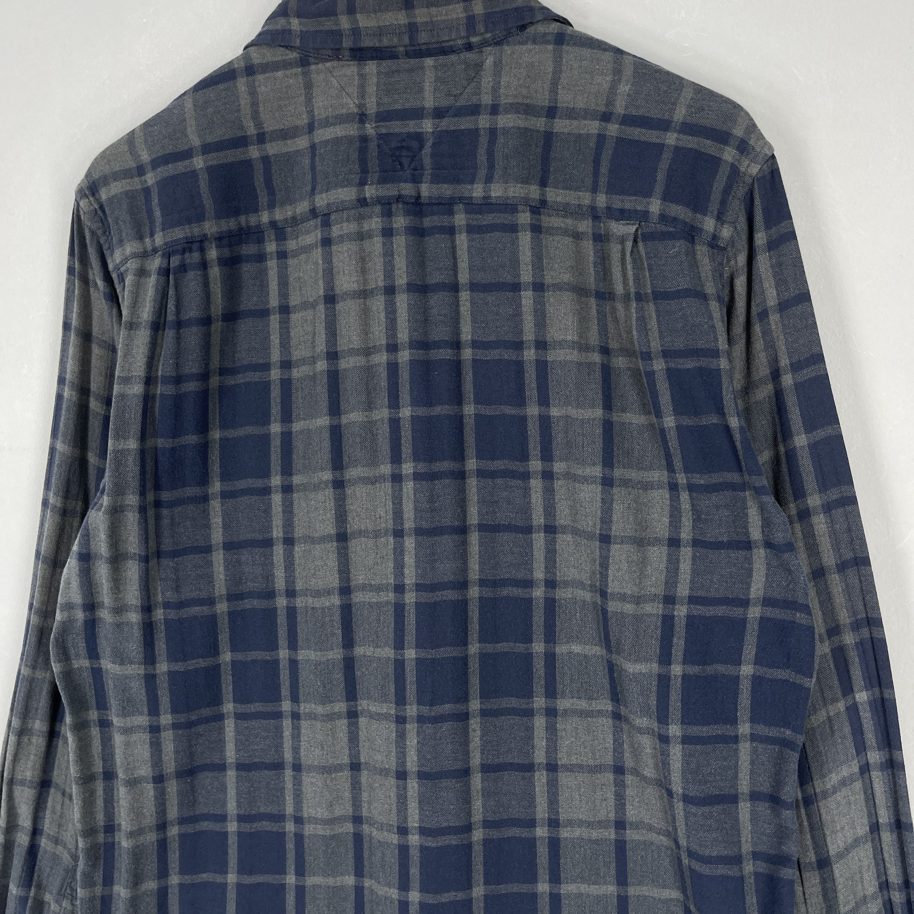 Tommy Hilfiger Tommy Hilfiger Blue Grey Flannel Plaid Button Up Shirt Size US M / EU 48-50 / 2 - 10 Thumbnail