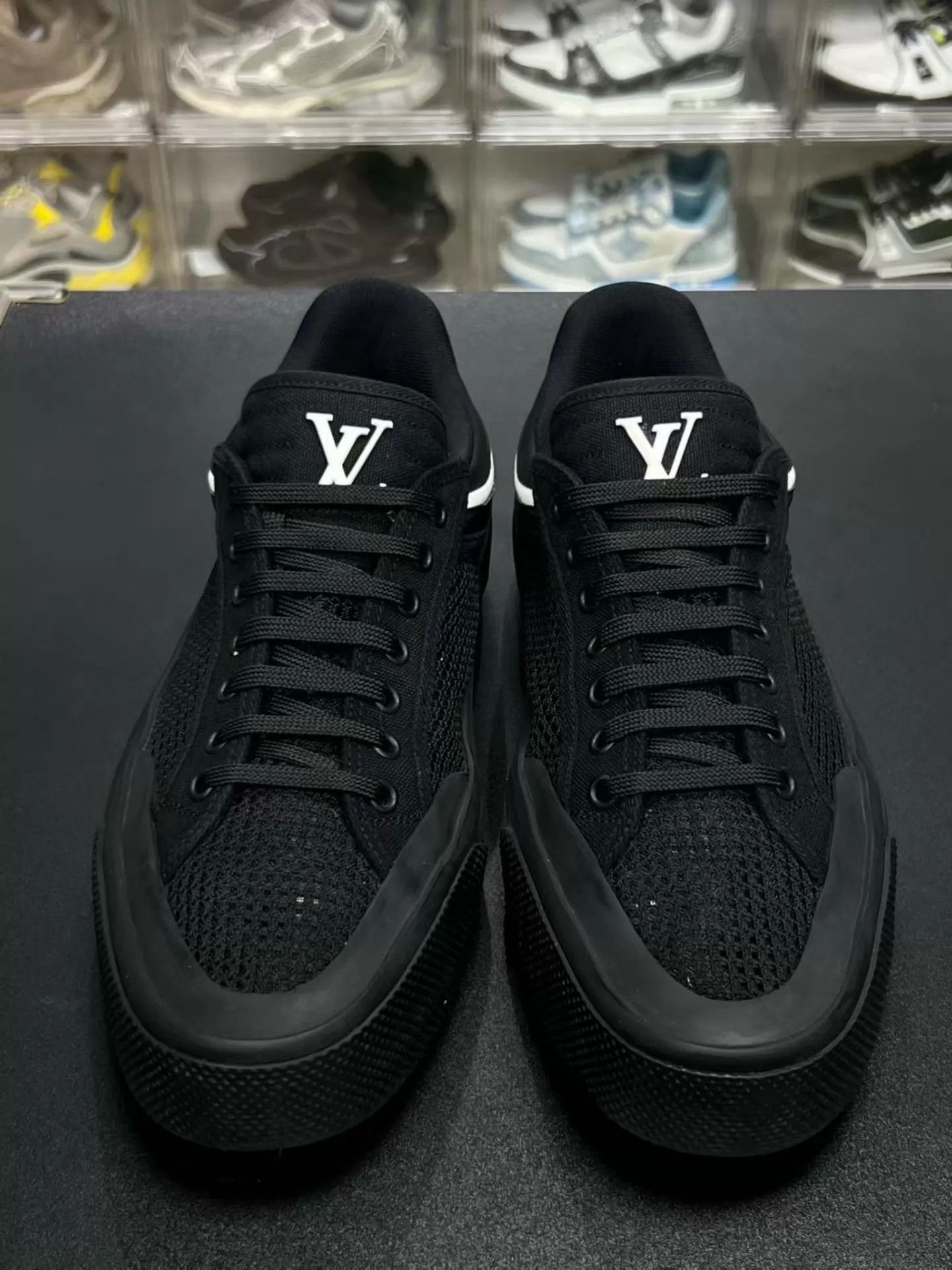 Louis Vuitton LV Mesh Cutout Low-Top Sneaker Black 42.5 Size US 9.5 / EU 42-43 - 2 Thumbnail