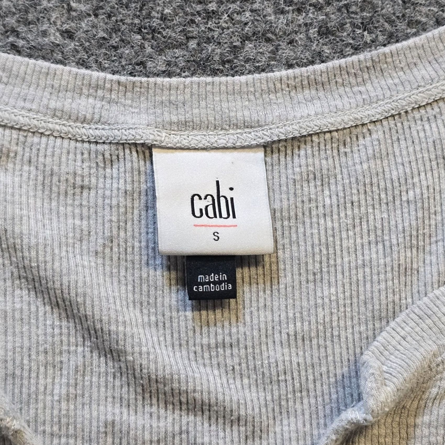Vintage Cabi Top Womens Size Small Gray Ribbed Knit Long Sleeve V-Neck Casual Capsule Shirt Women Regular"} Size S / US 4 / IT 40 - 3 Thumbnail