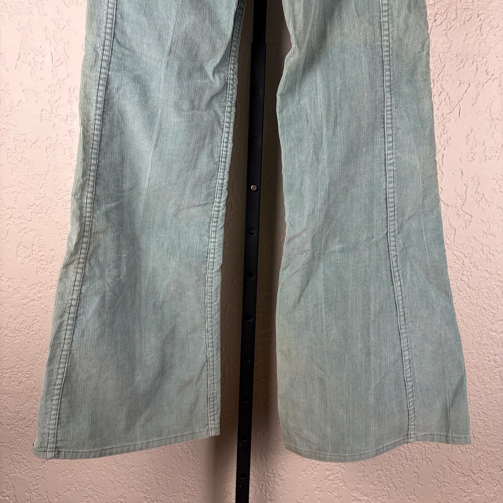 Levi's Vintage Levis 70s White Tab Green Corduroy Sz 31 Bell Bottom Size 31" - 11 Thumbnail