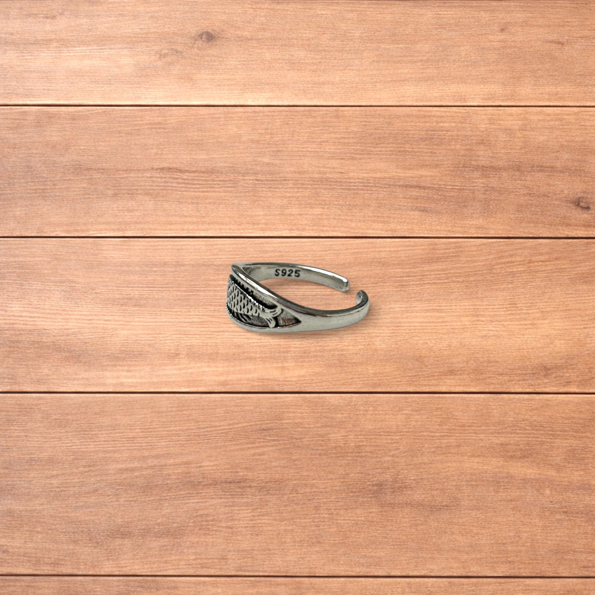 Japanese Brand Vintage style stainless steel retro fish ring in silver. Size ONE SIZE - 3 Thumbnail