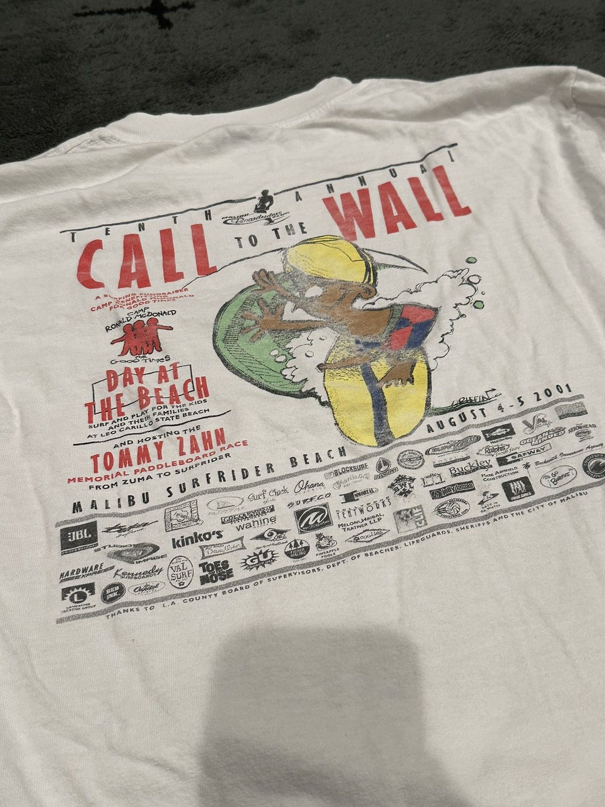 Vintage Vintage 2001 “Call To The Wall” Surf Tee Size US M / EU 48-50 / 2 - 3 Thumbnail