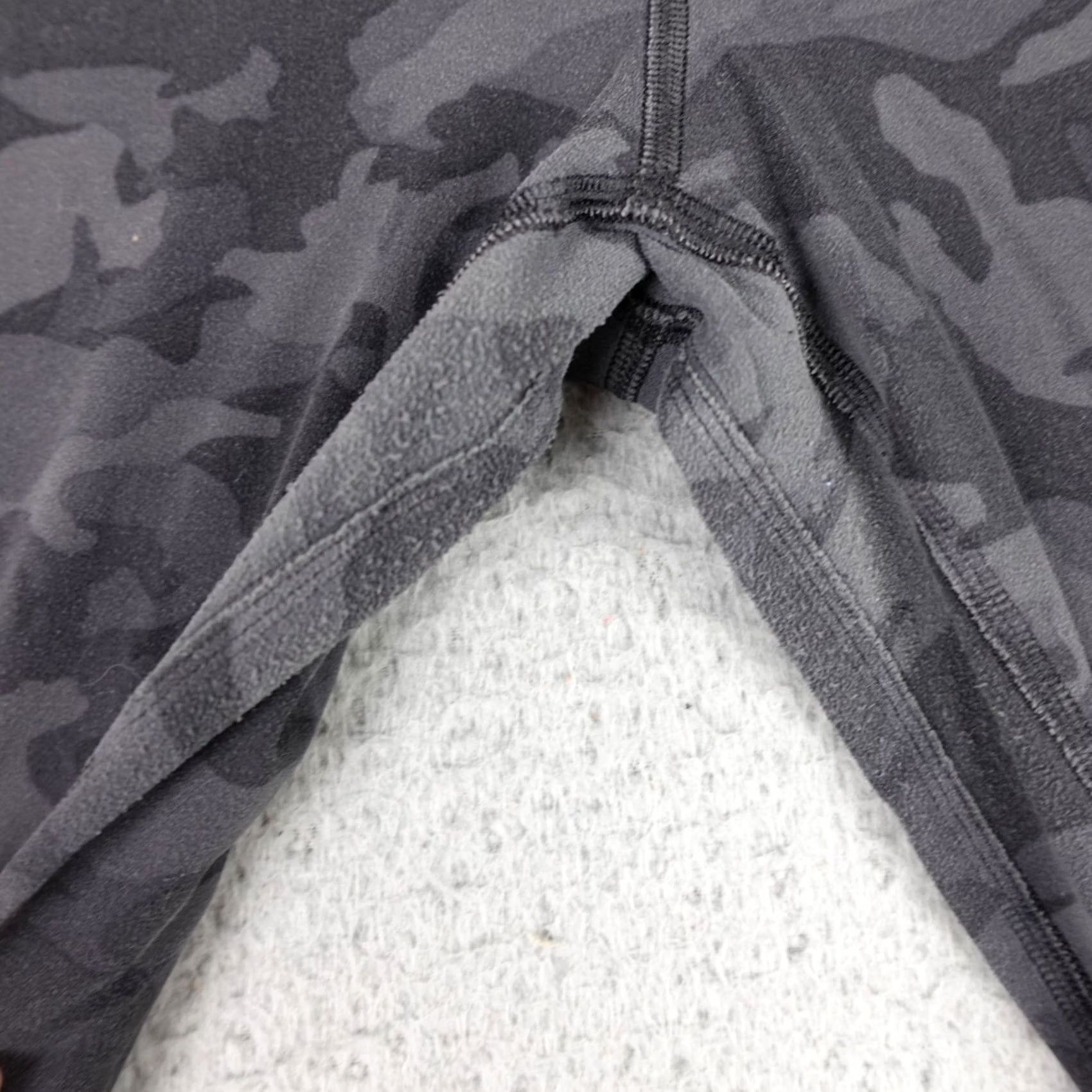 Lululemon Lululemon Leggings Womens 2 Black Camo Capri High Rise Athleisure Gym Yoga Size 26" / US 2 / IT 38 - 5 Thumbnail