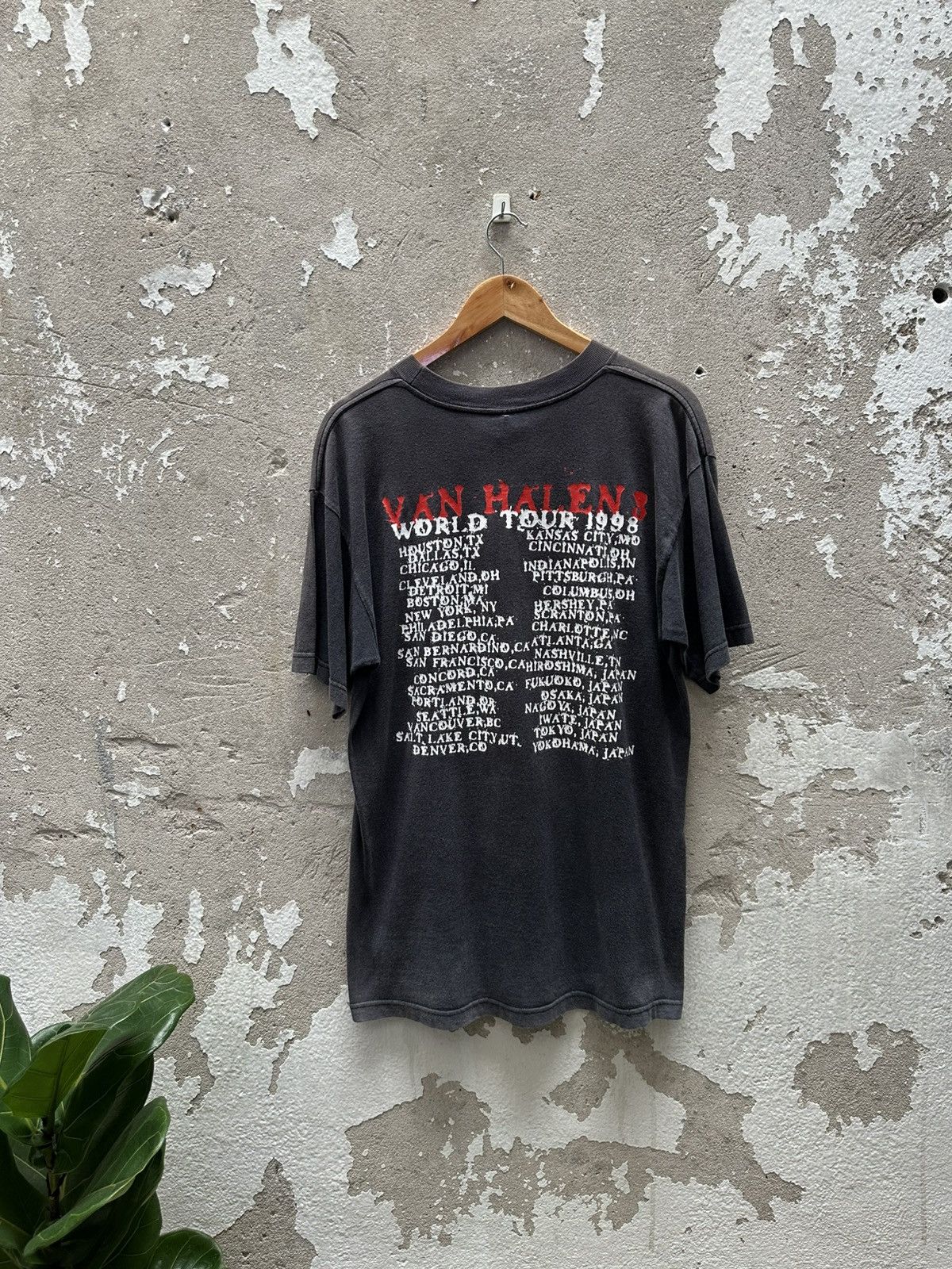 Band Tees × Giant × Vintage Vintage 90's Van Halen American Rock Band Faded Tees Size US L / EU 52-54 / 3 - 2 Thumbnail