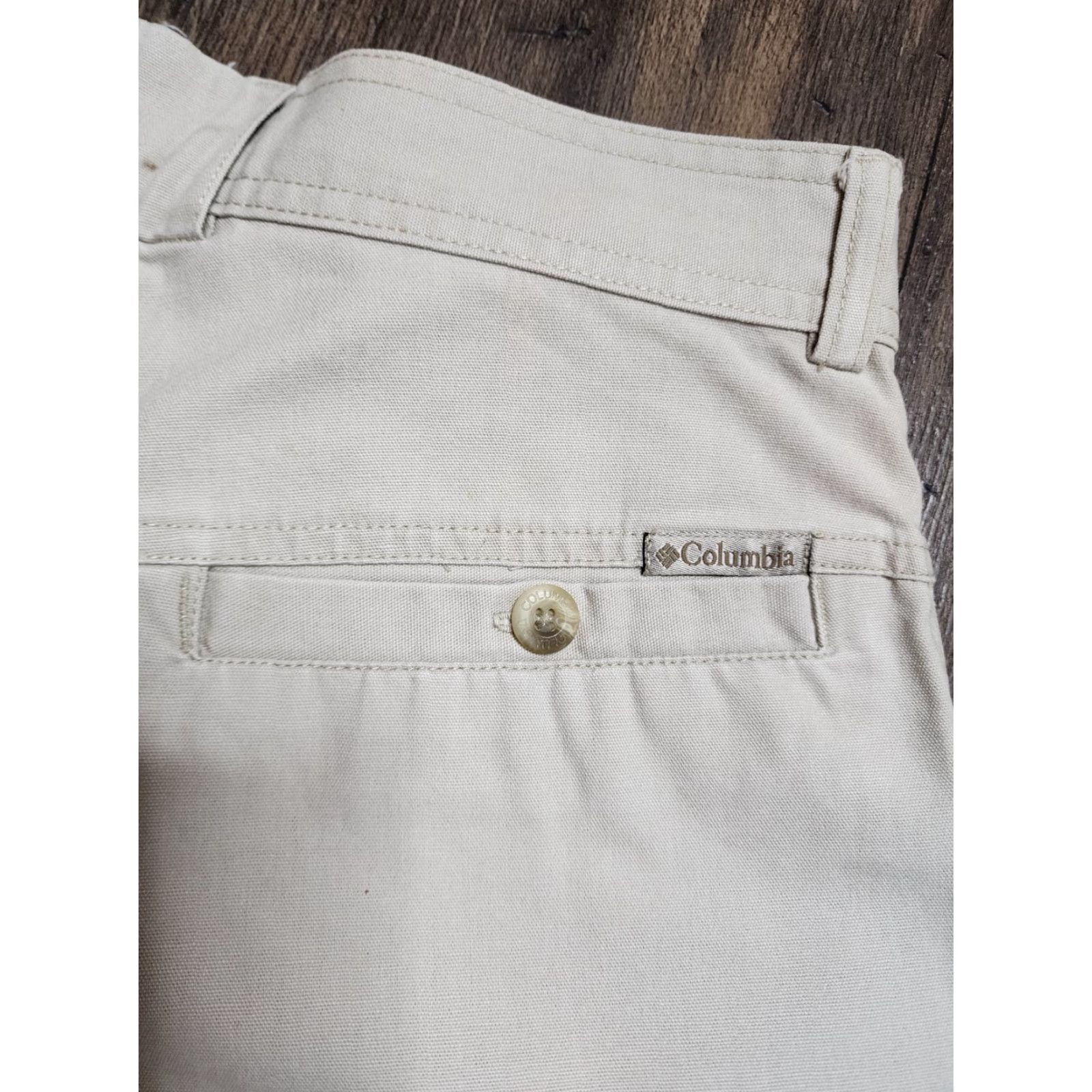 Vintage VINTAGE Columbia 90s Womens Hiking Shorts High Rise Utility 8 Beige Distressed Size 30" / US 8 / IT 44 - 5 Thumbnail