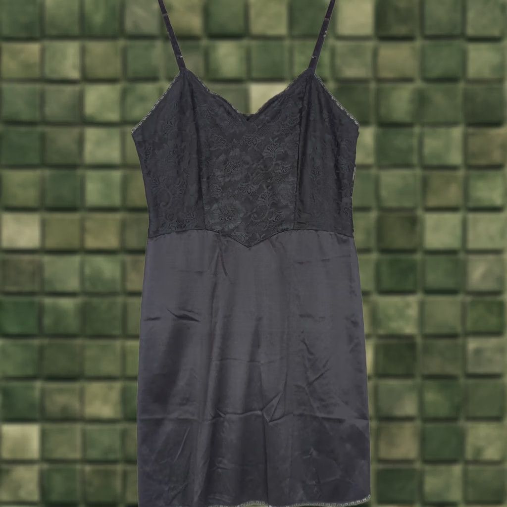 Vintage VINTAGE Vanity Fair Slip Dress Nightgown Black 38 Knee Length Lace Bodice Strap Adjustable Sleeveless Sweetheart Neckline Party/Cocktail Womens Size XS / US 0-2 / IT 36-38 - 1 Thumbnail