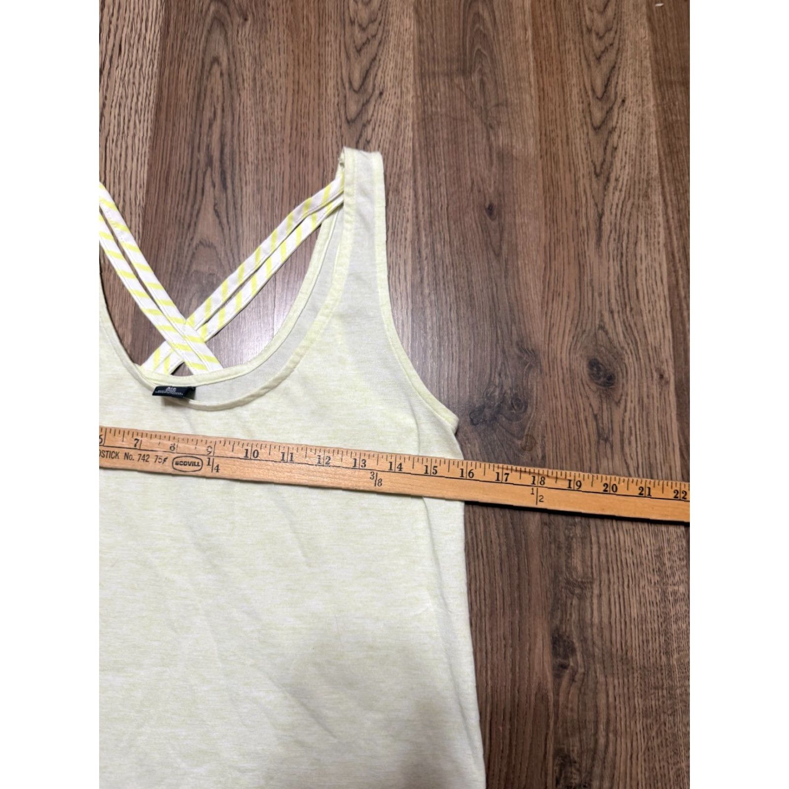 Helly Hansen VINTAGE? No — Helly Hansen Tank Top Women’s Small Yellow Back Cut-Out Racerback Shirt, Tank, Sleeveless, Cotton, Regular Fit, Casual, 3-season, Basic Size S / US 4 / IT 40 - 3 Thumbnail