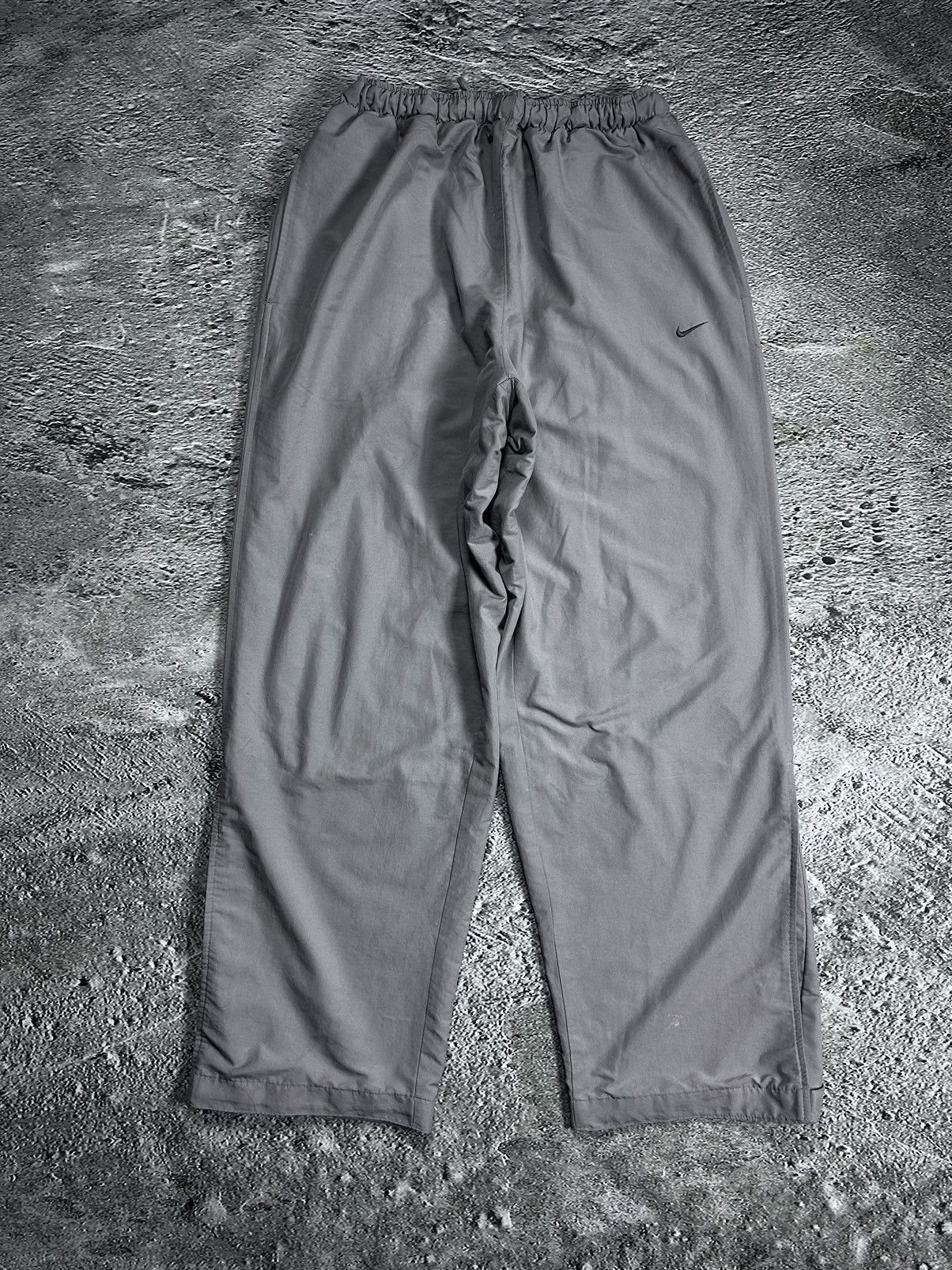 Nike Nike nylon track pants vintage grey 2000s parachute Size US 34 / EU 50 - 1 Thumbnail