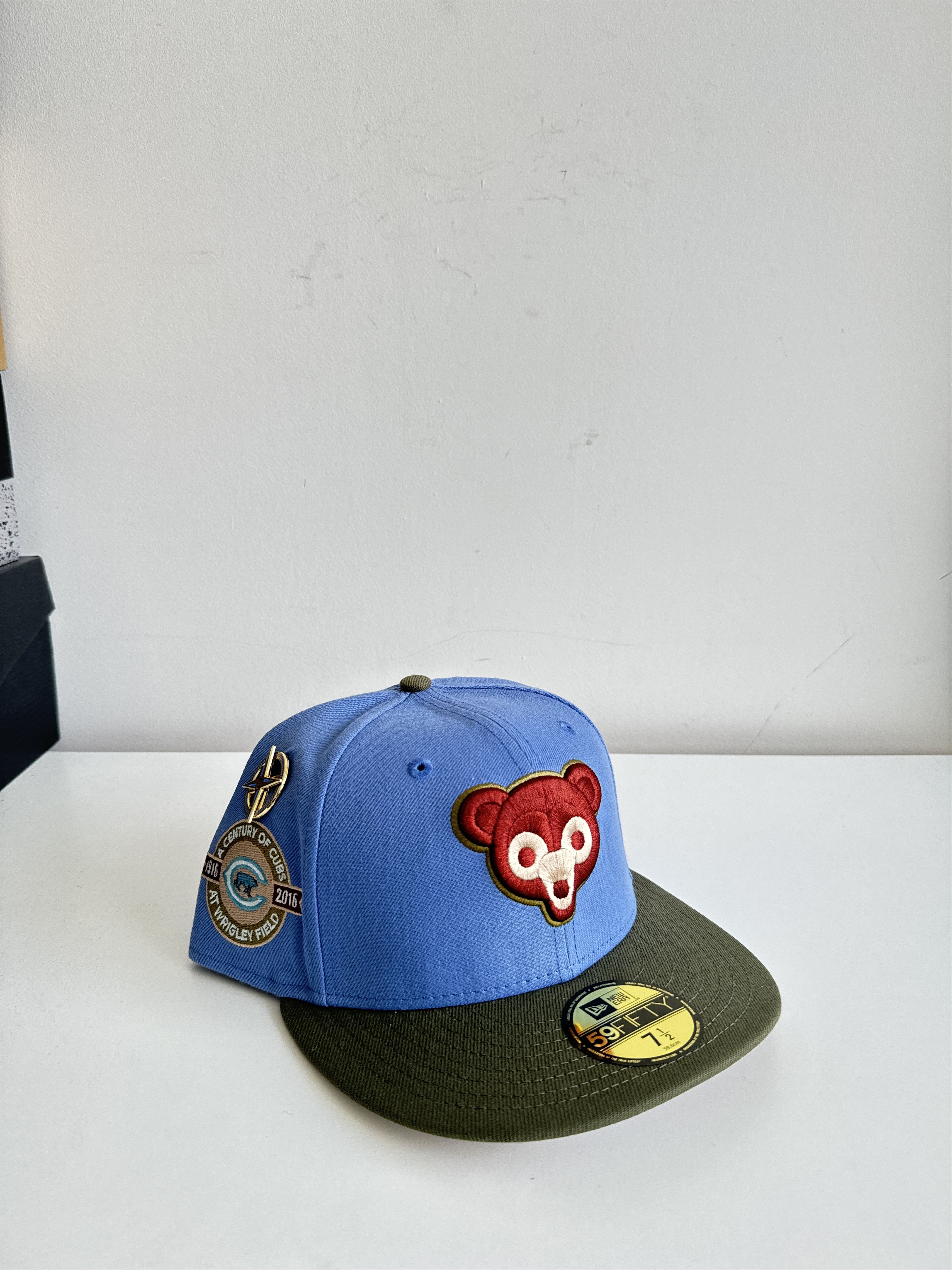 HAT CLUB EXCLUSIVE NEW ERA deals 59FIFTY GREAT OUTDOORS CHICAGO CUBS 7 1/4 w/ Pin