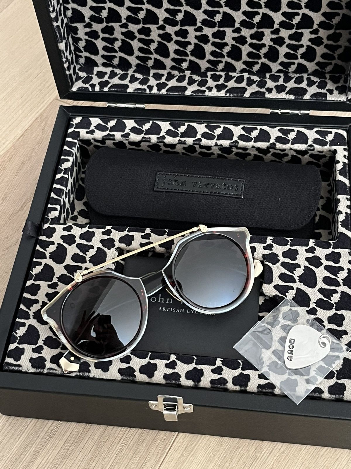 R13 JV101 limited edition sunglasses. Size ONE SIZE - 20 Thumbnail