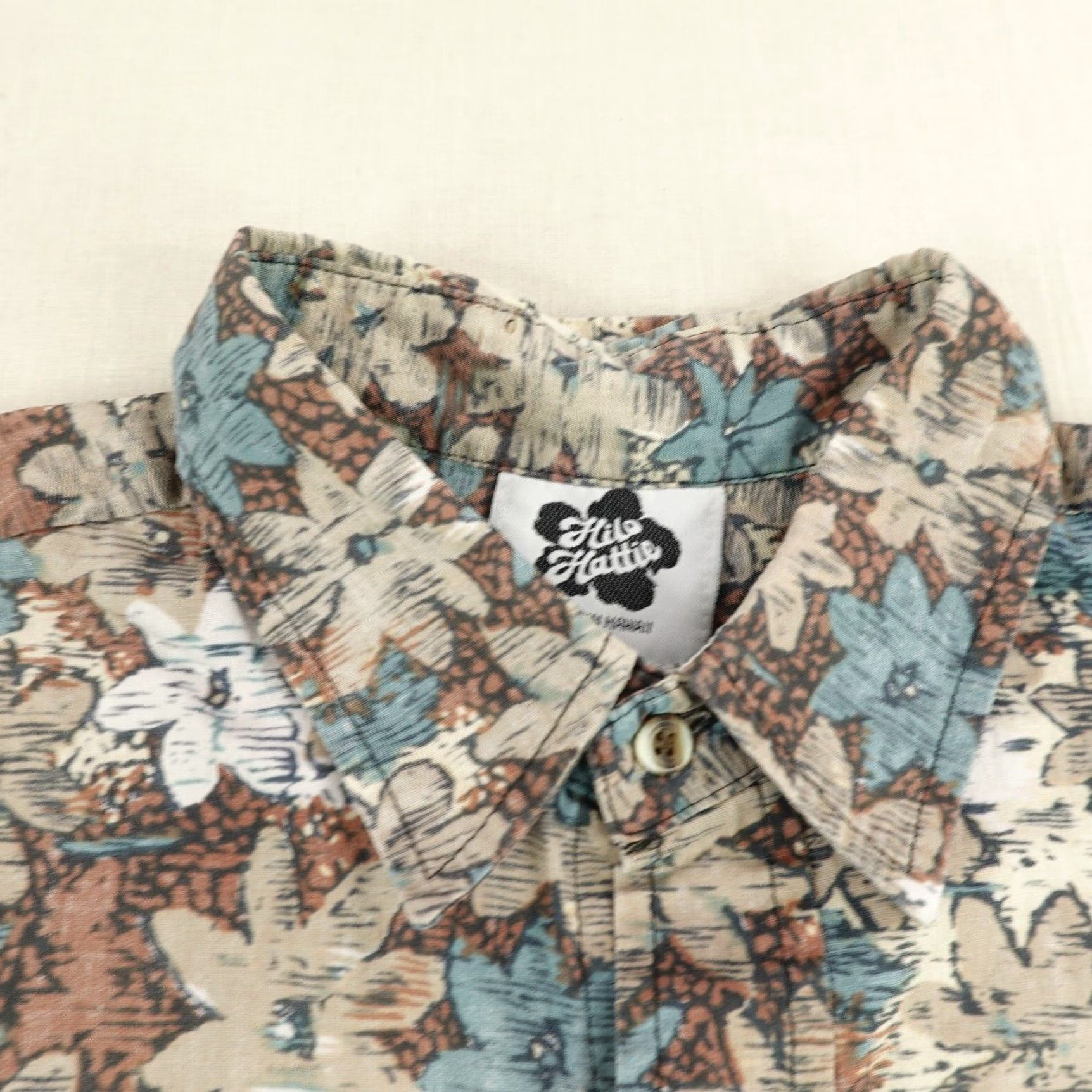 Hilo Hattie VINTAGE Hilo Hattie Shirt L Men Brown Floral Hawaiian Reverse Print Aloha Short Sleeve Button-Up Collared Pocketed L? Size US L / EU 52-54 / 3 - 2 Thumbnail