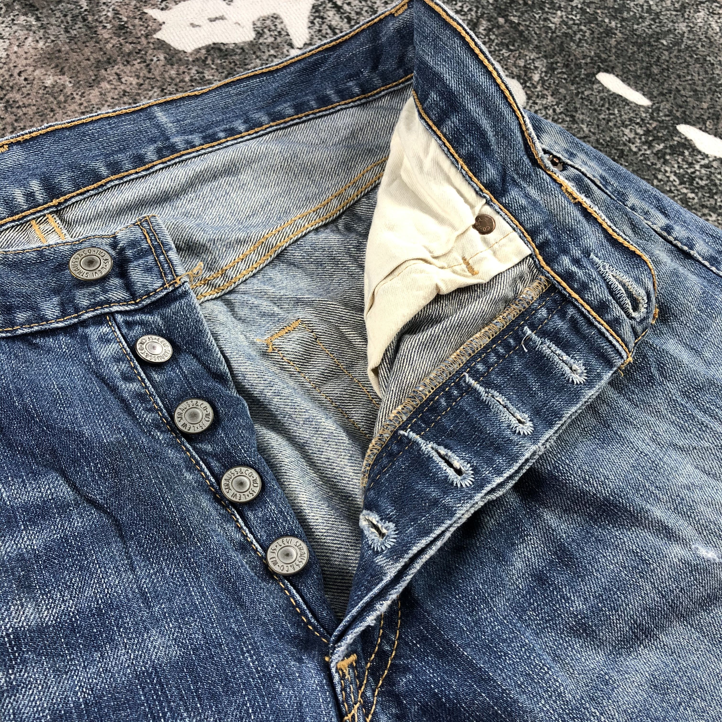 Levi's Vintage Levis 501 Jeans Faded Blue Denim KJ1292 Size US 32 / EU 48 - 13 Thumbnail