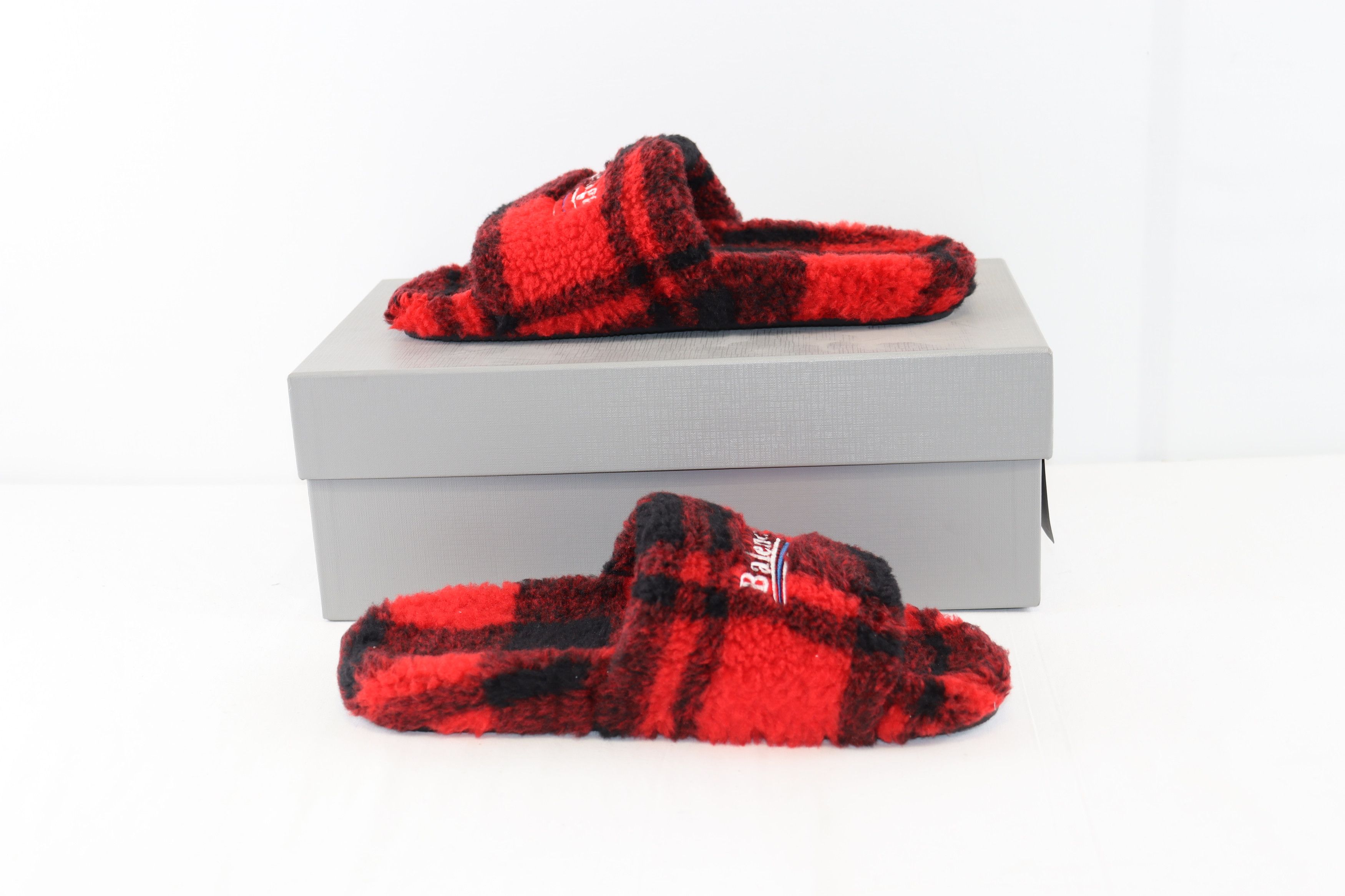 Balenciaga o1rshd1 Q:3 / Furry Slide in Red Size US 10 / EU 43 - 15 Thumbnail