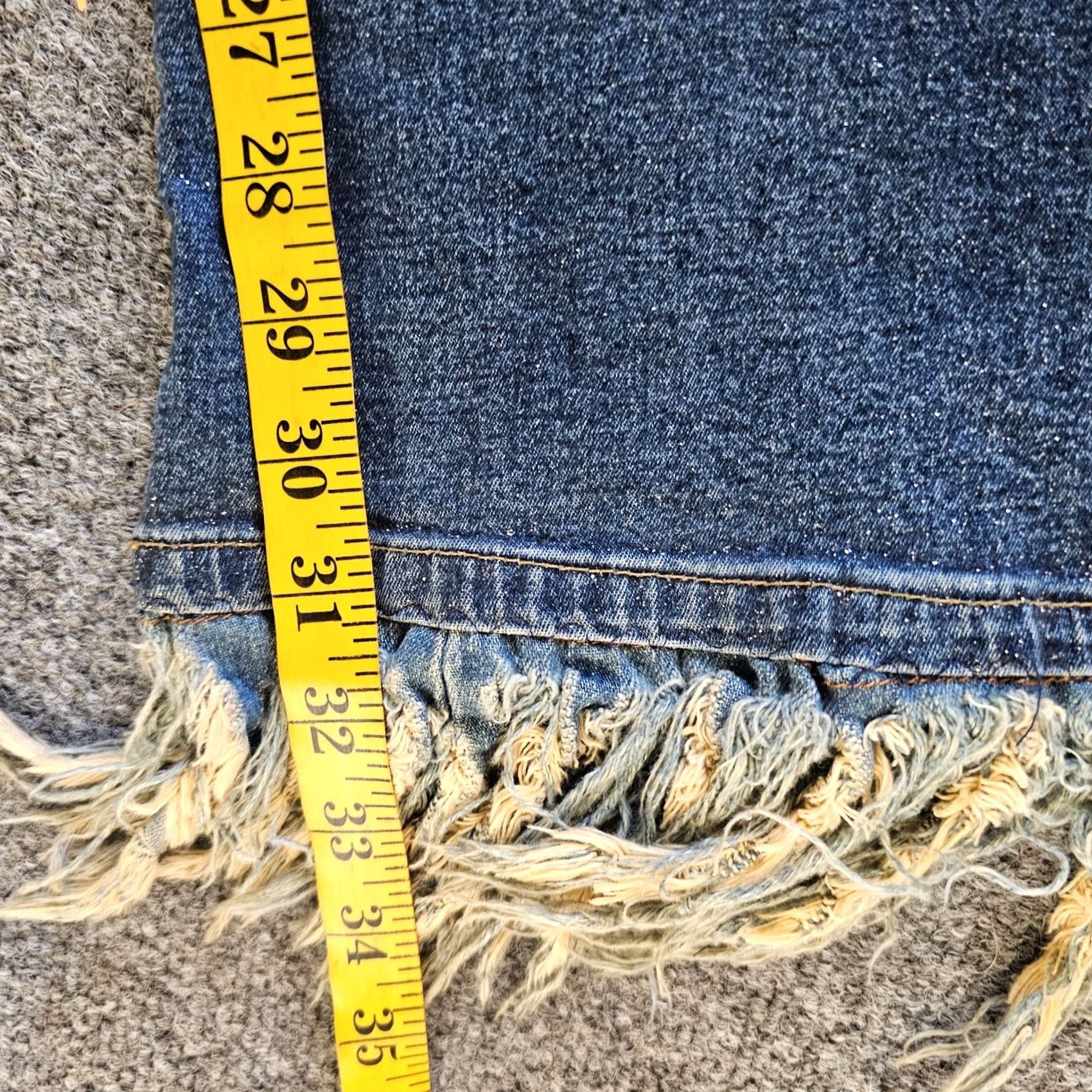 Vintage VINTAGE Angels Jeans Women 27x31 Blue Fringe Raw Hem Flare Low Rise Glitter 90s Distressed Jeans Womens Size 27" / US 4 / IT 40 - 7 Thumbnail