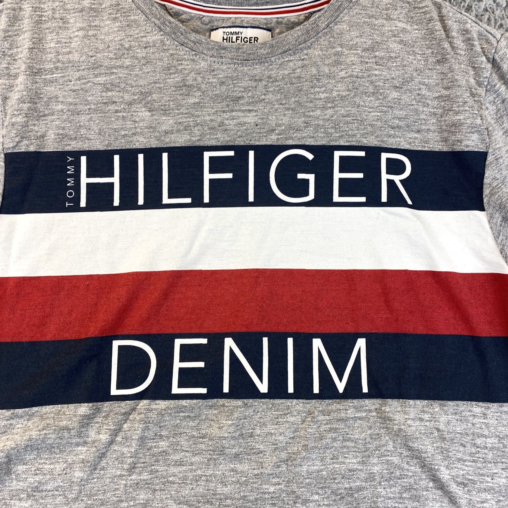 Tommy Hilfiger Tommy Hilfiger Men's Long Sleeve Crewneck Graphic TShirt Size L Gray 57-12 Regular Classic Fit Cotton Crew Neck / 57-12 T-Shirt Size US S / EU 44-46 / 1 - 2 Thumbnail