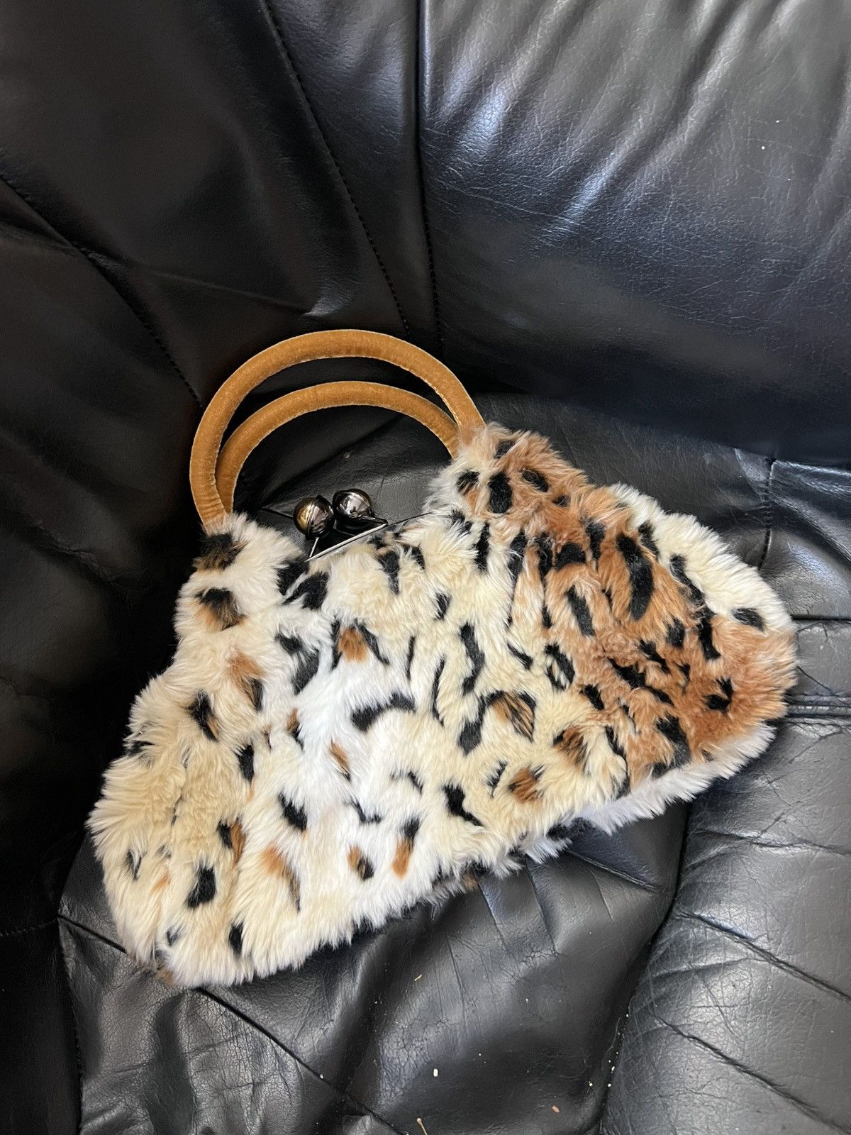 Vintage Vintage furry handbag with leopard pattern Y2K faux fur bag Size ONE SIZE - 5 Thumbnail