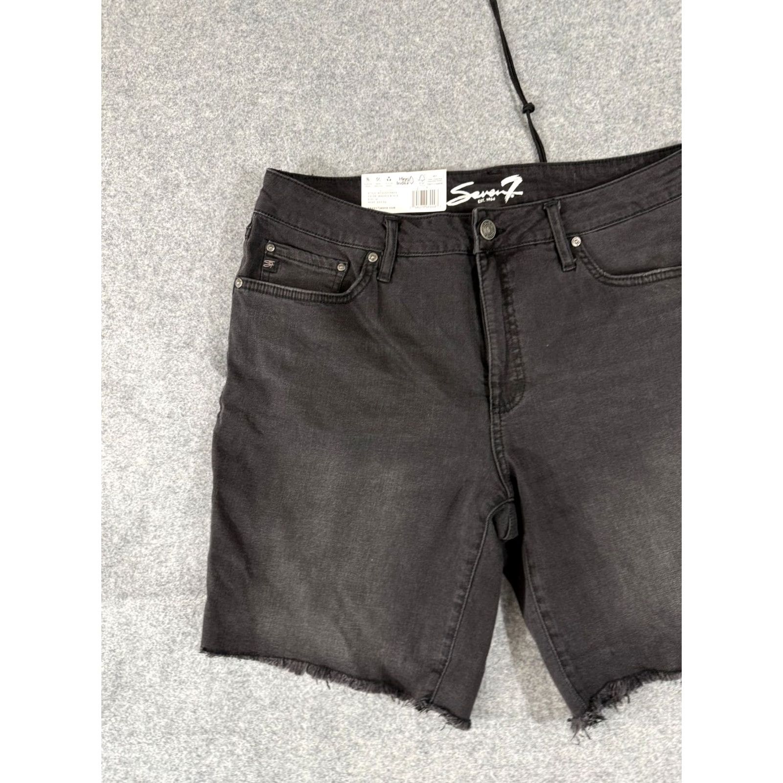 Vintage Seven7 Bermuda Shorts Womens 12 Washed Black Denim Relaxed Fit Mid Rise Frayed Hem NWT Size 34" / US 12 / IT 48 - 2 Thumbnail