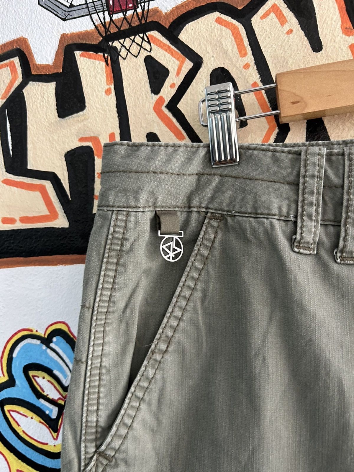 Quicksilver Quicksilver Khaki Shorts Size US 34 / EU 50 - 3 Thumbnail