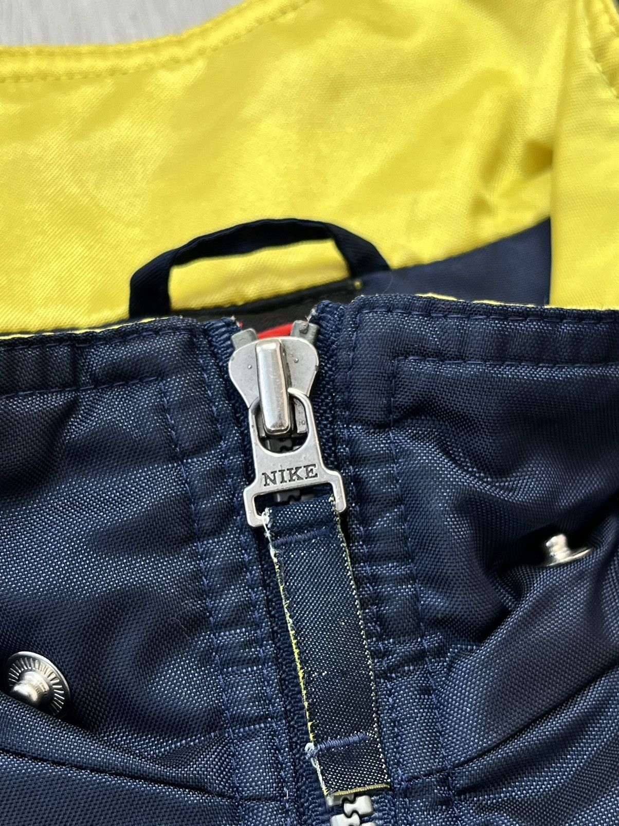 Nike × Vintage Vintage Nike Nylon Jacket Big Logo 90s Y2K Drill Hype Size US L / EU 52-54 / 3 - 7 Thumbnail