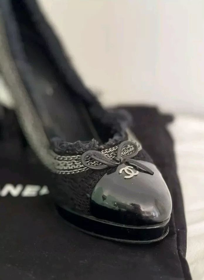Chanel 2009 black tweed patent leather chains cap toe pumps Size US 11 / IT 41 - 1 Thumbnail
