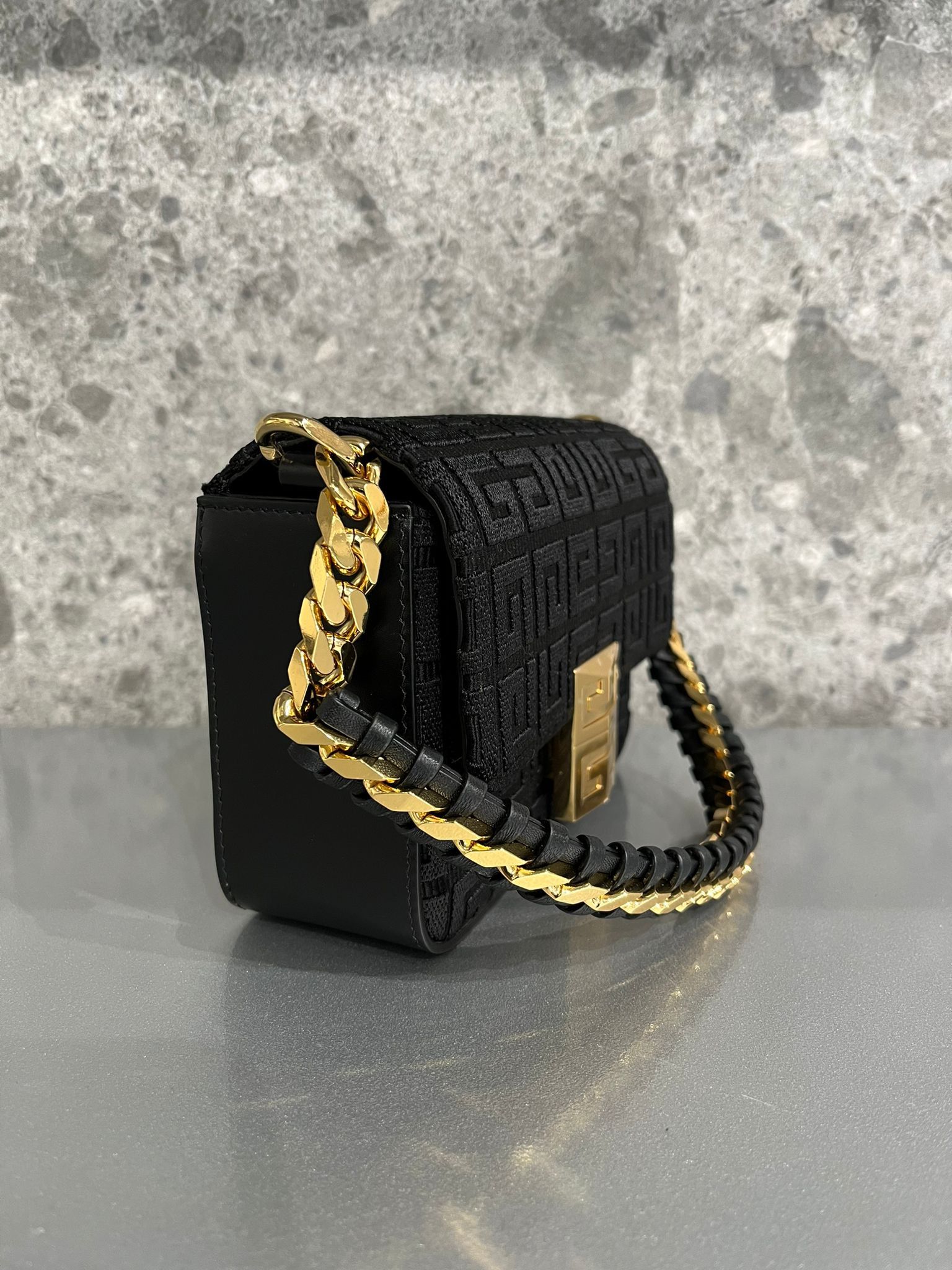 Givenchy oc11z0725 Size: OS / 4G Small Chain Bag in Black Size ONE SIZE - 2 Thumbnail
