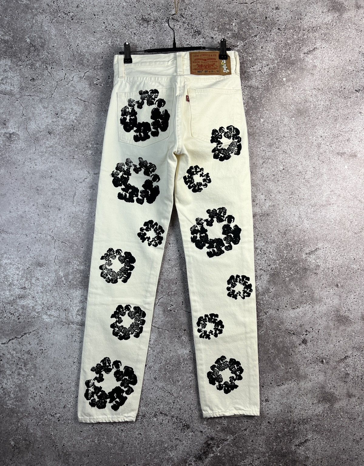 DENIM TEARS × Levi's Denim Tears x Levi's Cotton Wreath Jean White Size US 26 / EU 42 - 2 Thumbnail